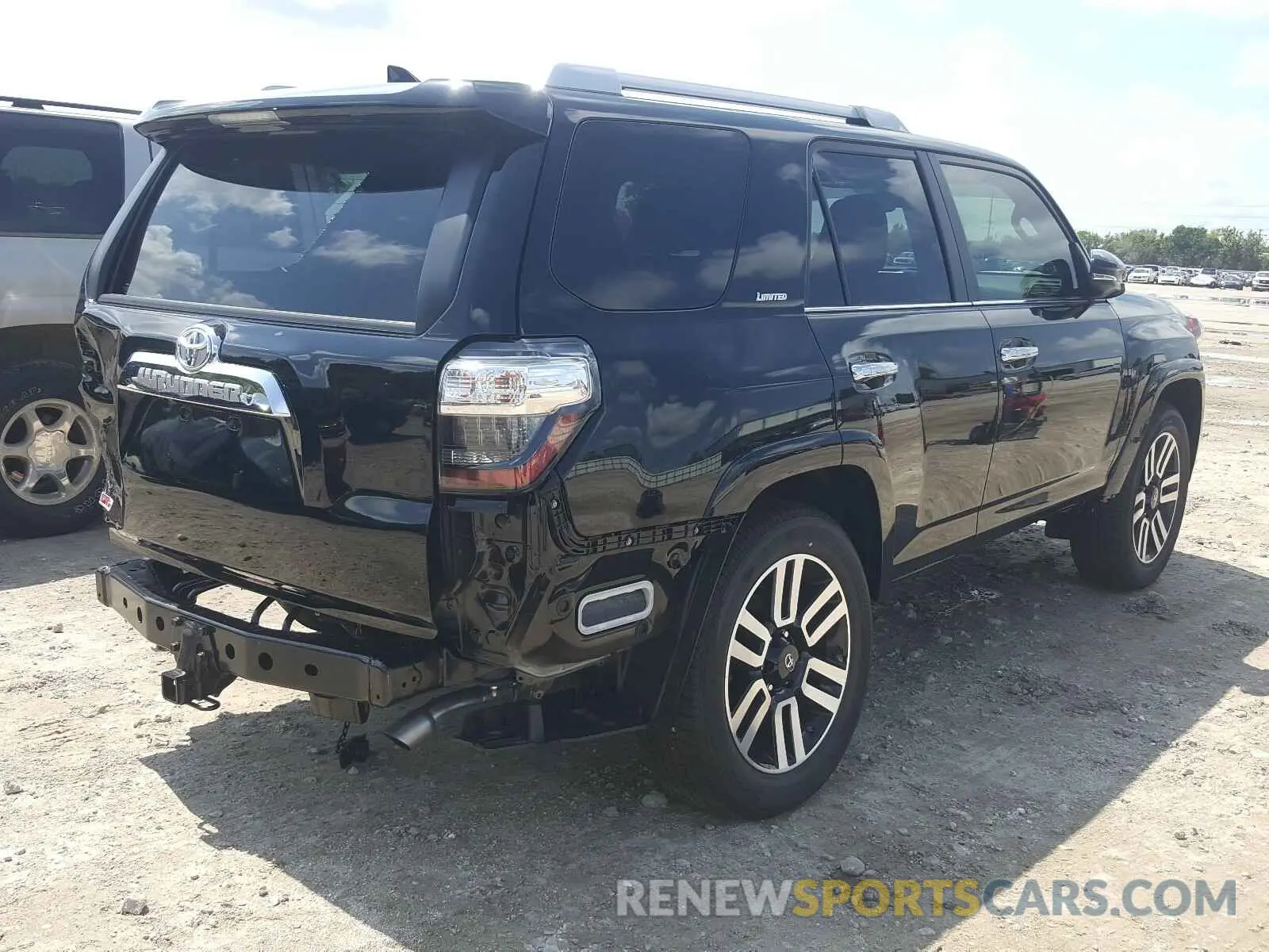 4 Photograph of a damaged car JTEZU5JR2L5221138 TOYOTA 4RUNNER 2020