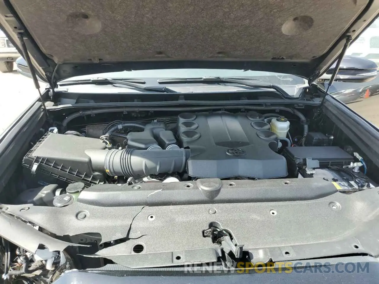 11 Photograph of a damaged car JTEZU5JR2L5224248 TOYOTA 4RUNNER 2020