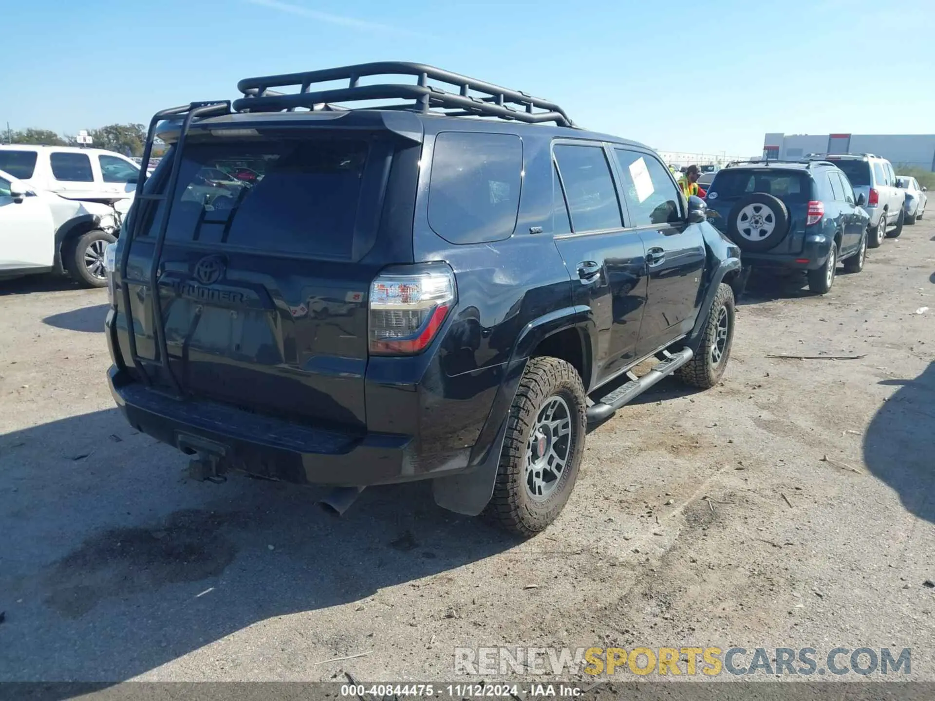 4 Photograph of a damaged car JTEZU5JR2L5224525 TOYOTA 4RUNNER 2020
