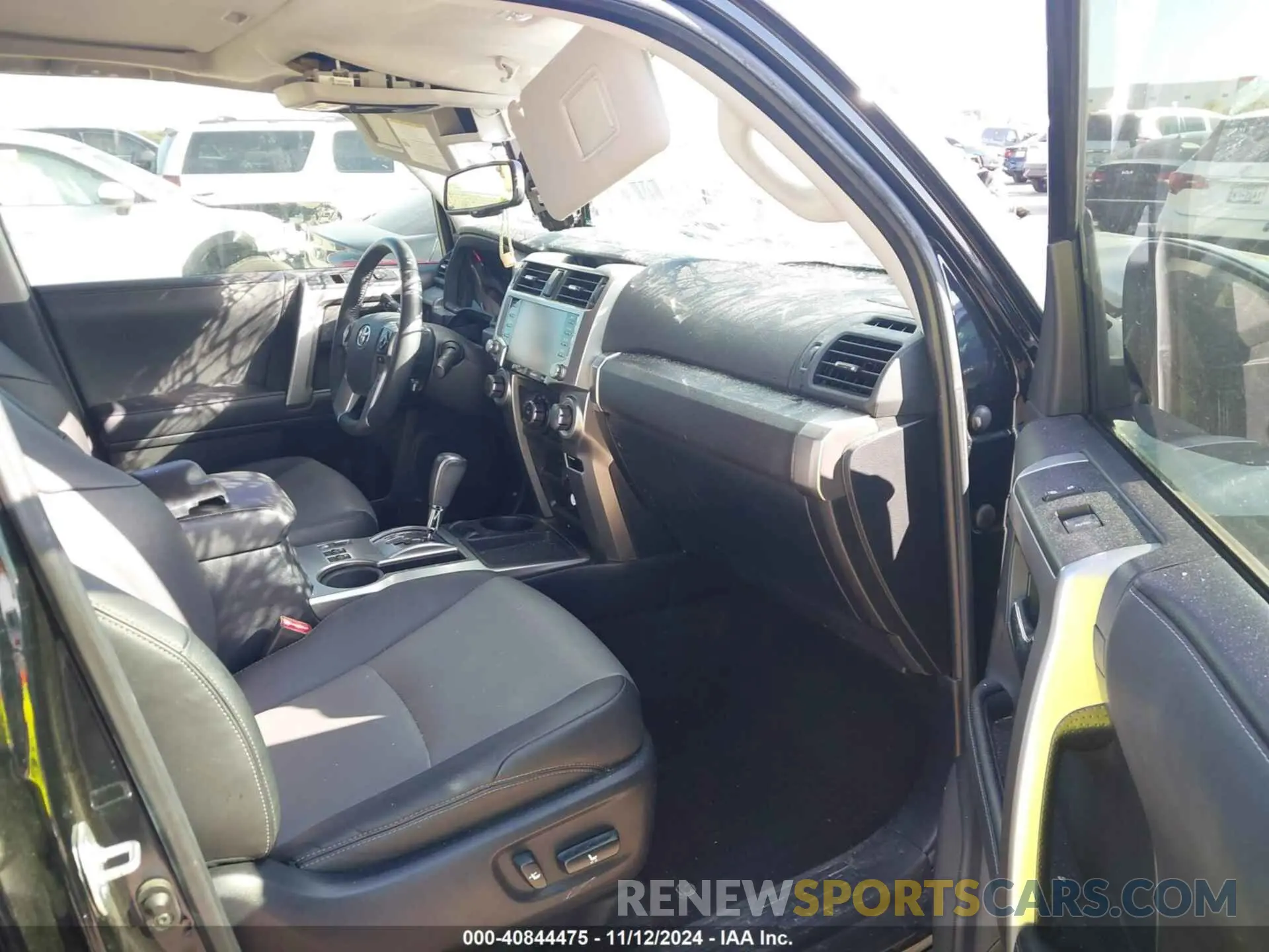 5 Photograph of a damaged car JTEZU5JR2L5224525 TOYOTA 4RUNNER 2020