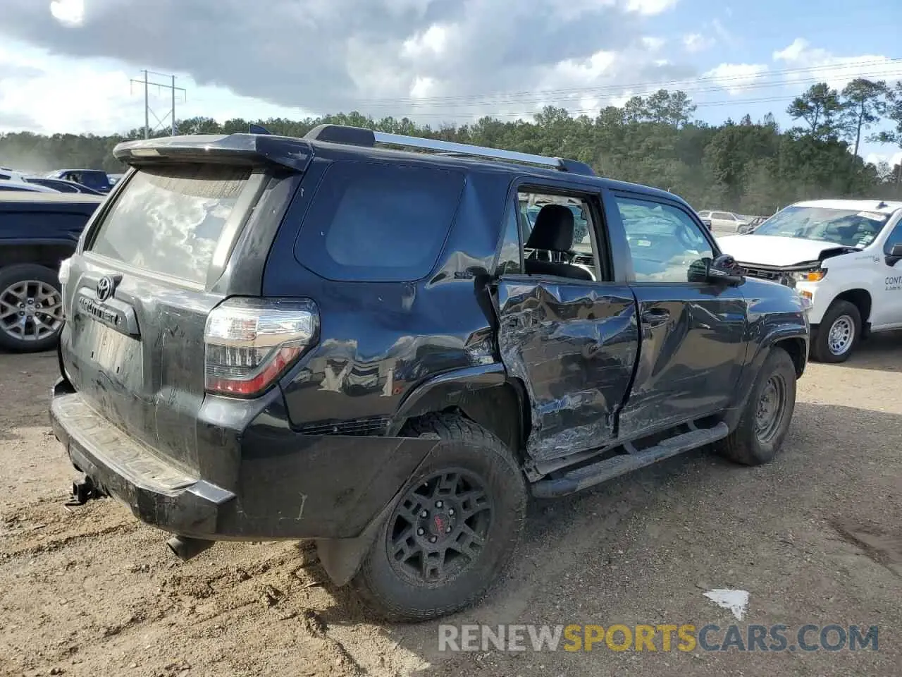 3 Photograph of a damaged car JTEZU5JR2L5225609 TOYOTA 4RUNNER 2020