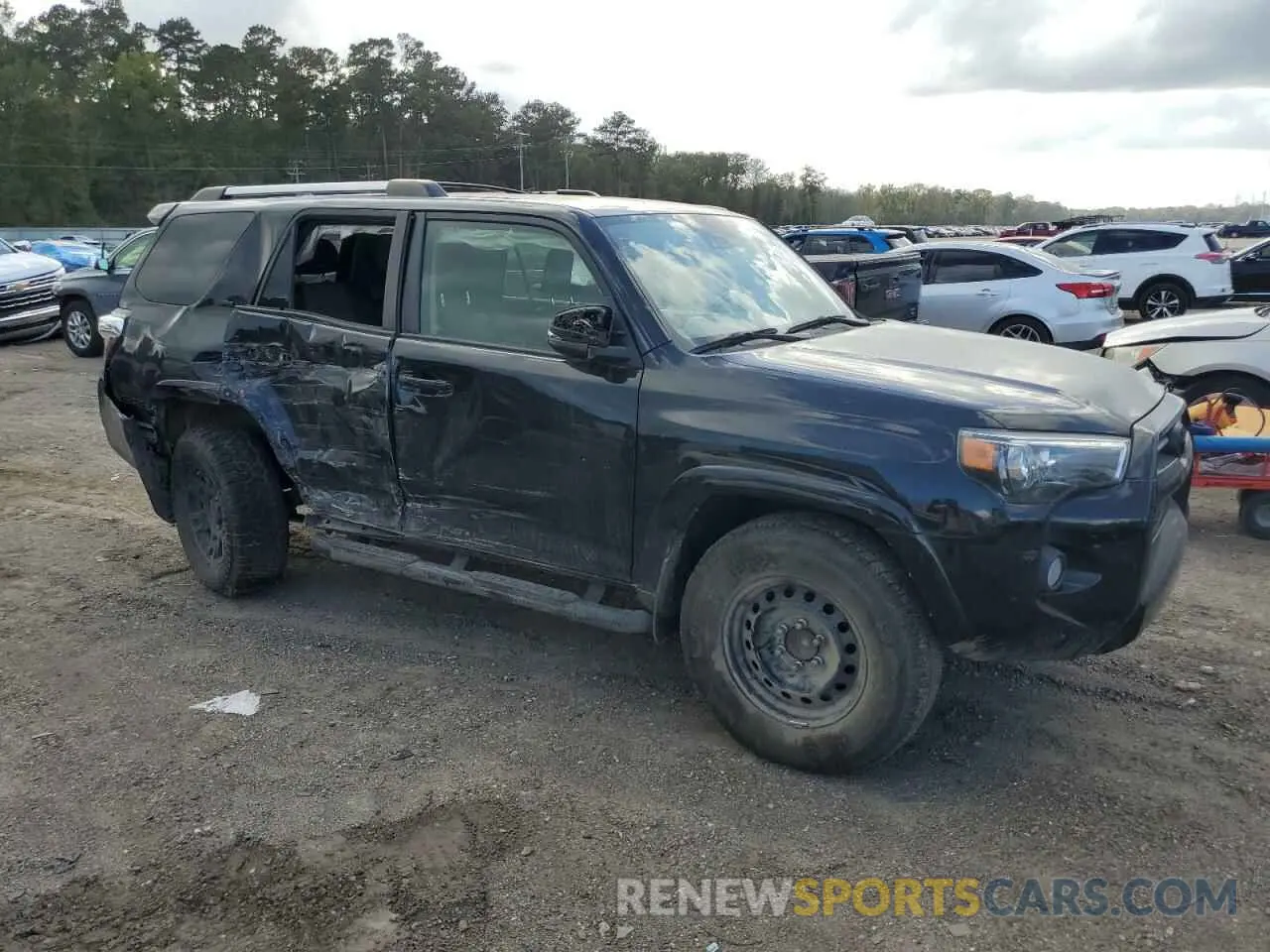 4 Photograph of a damaged car JTEZU5JR2L5225609 TOYOTA 4RUNNER 2020