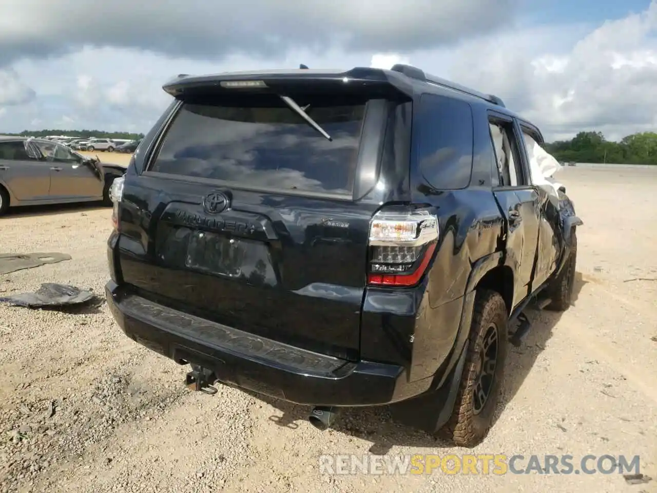 4 Photograph of a damaged car JTEZU5JR2L5226176 TOYOTA 4RUNNER 2020