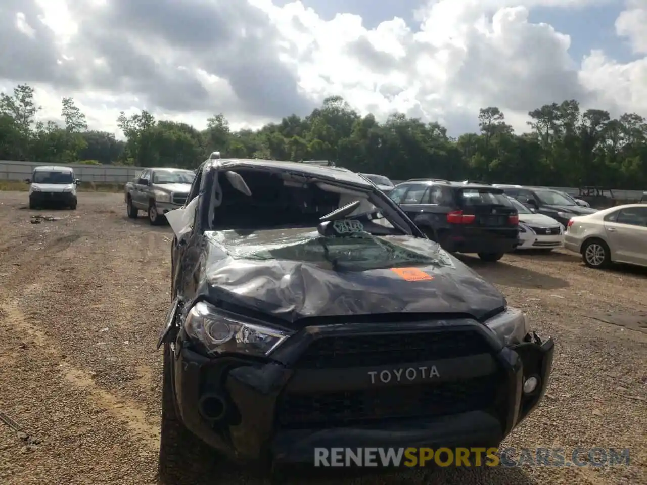 9 Photograph of a damaged car JTEZU5JR2L5226176 TOYOTA 4RUNNER 2020