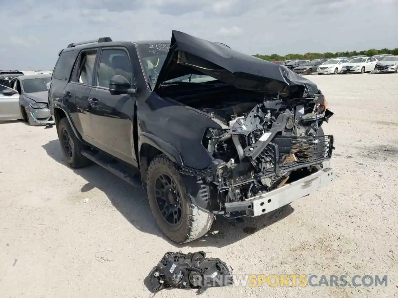 1 Photograph of a damaged car JTEZU5JR2L5226663 TOYOTA 4RUNNER 2020