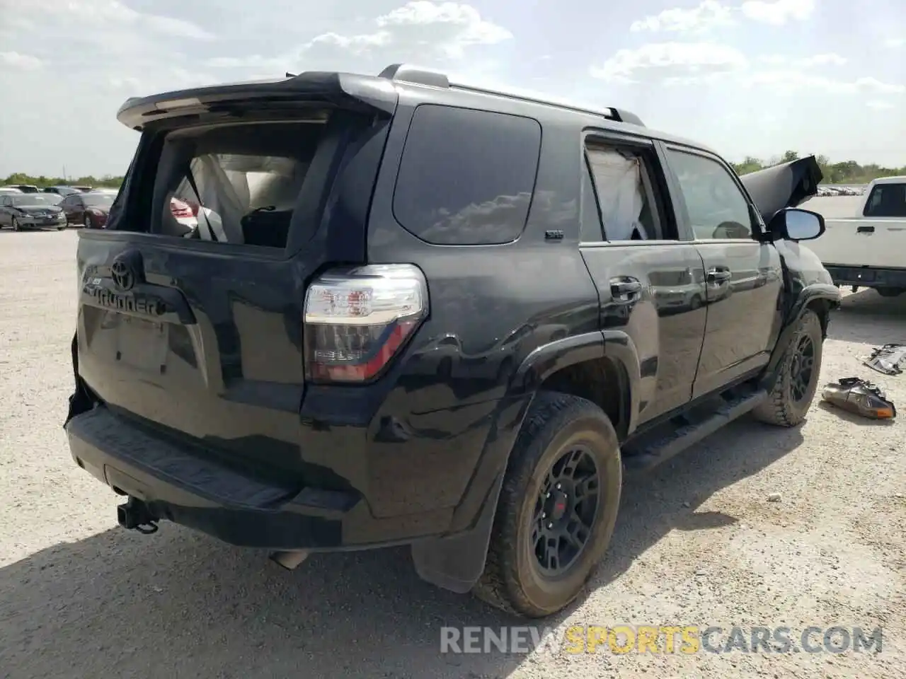 4 Photograph of a damaged car JTEZU5JR2L5226663 TOYOTA 4RUNNER 2020