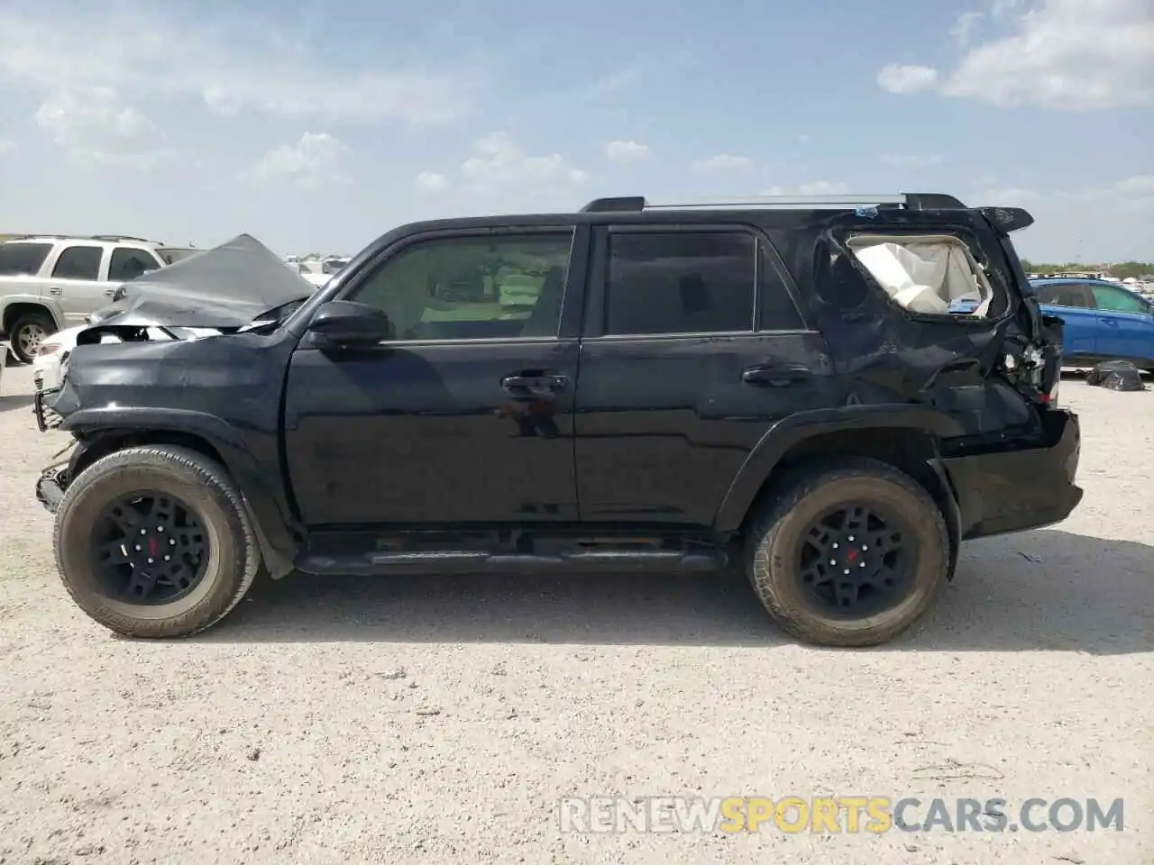 9 Photograph of a damaged car JTEZU5JR2L5226663 TOYOTA 4RUNNER 2020