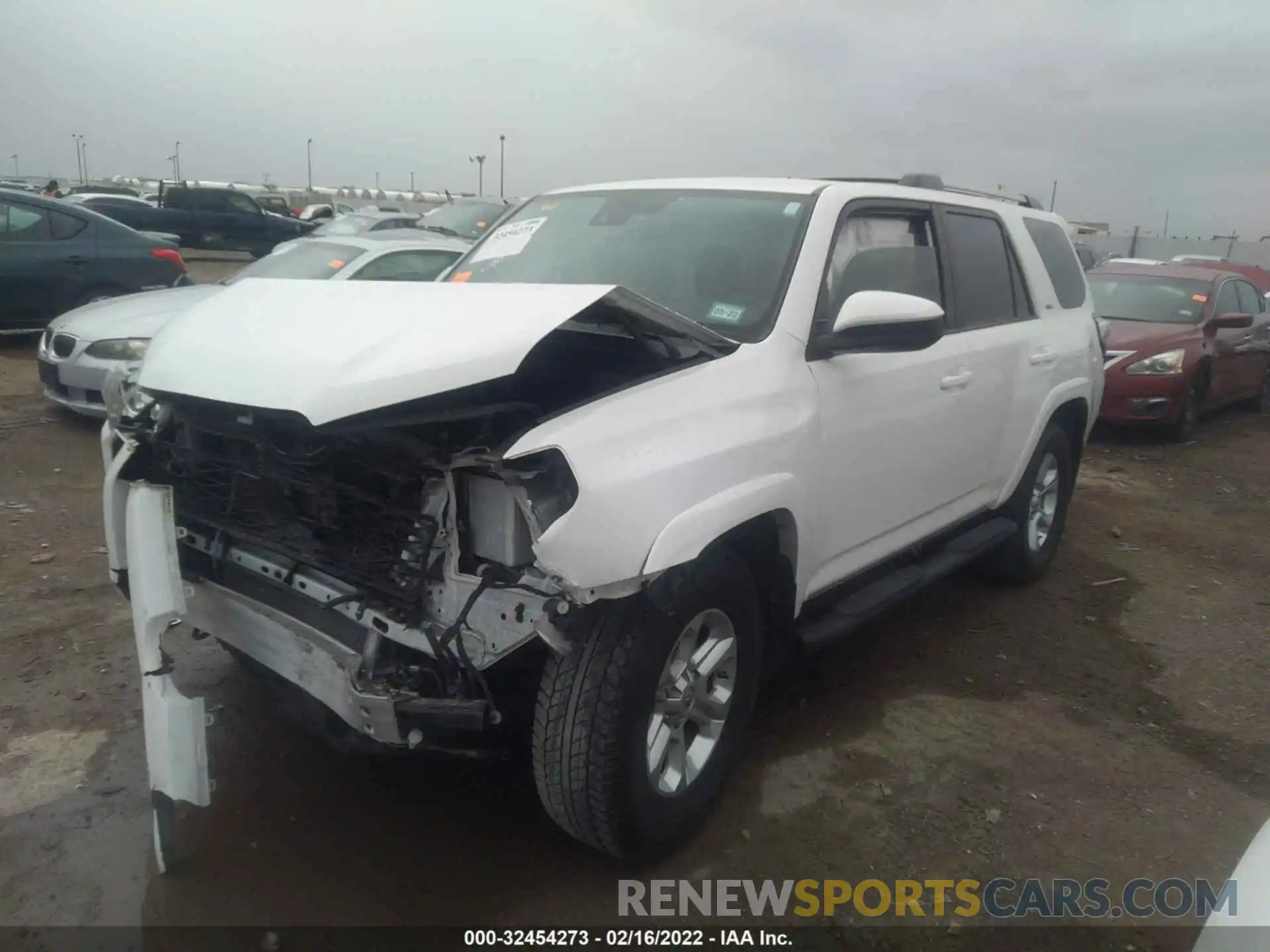 2 Photograph of a damaged car JTEZU5JR3L5219365 TOYOTA 4RUNNER 2020