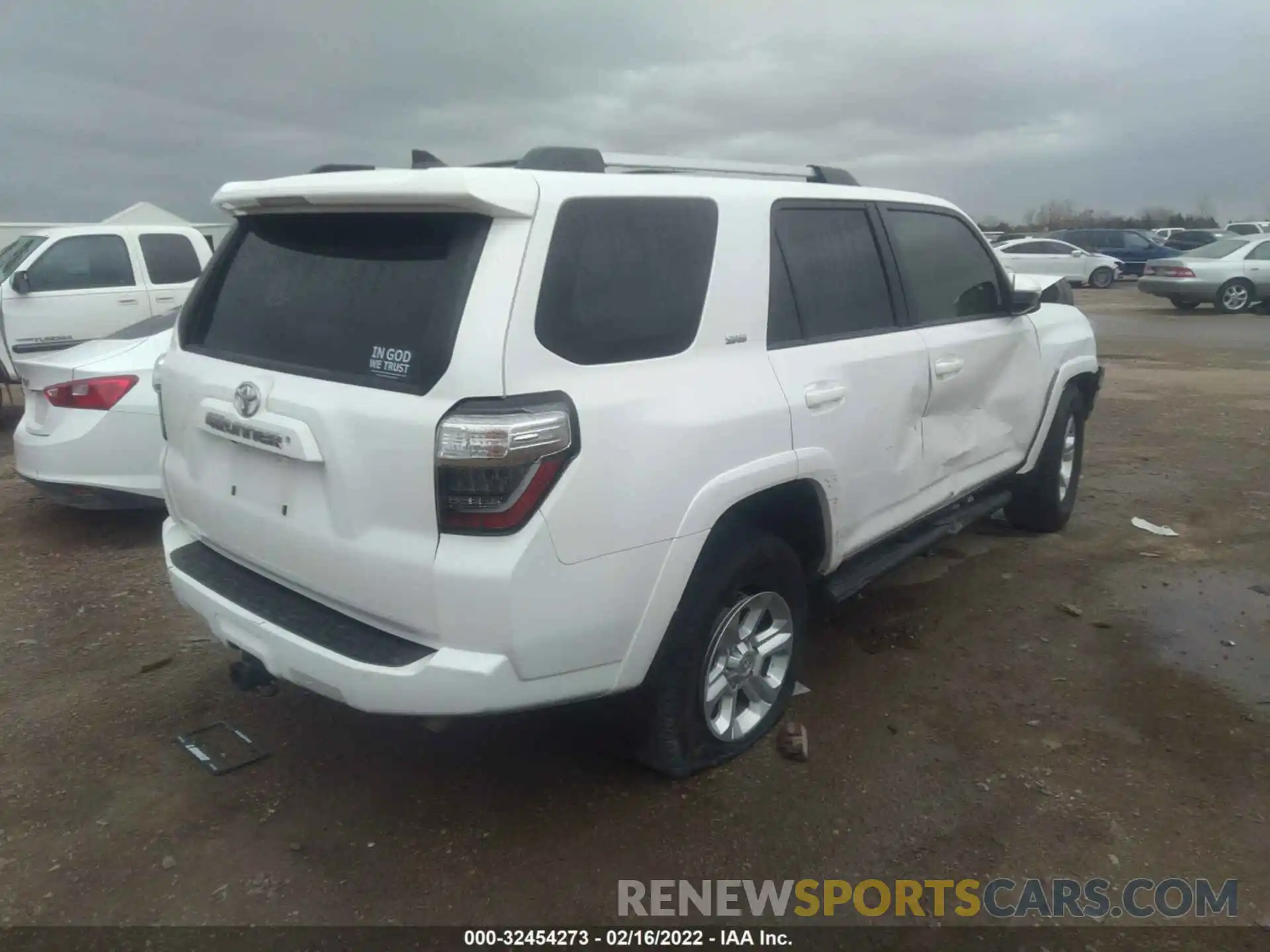 4 Photograph of a damaged car JTEZU5JR3L5219365 TOYOTA 4RUNNER 2020