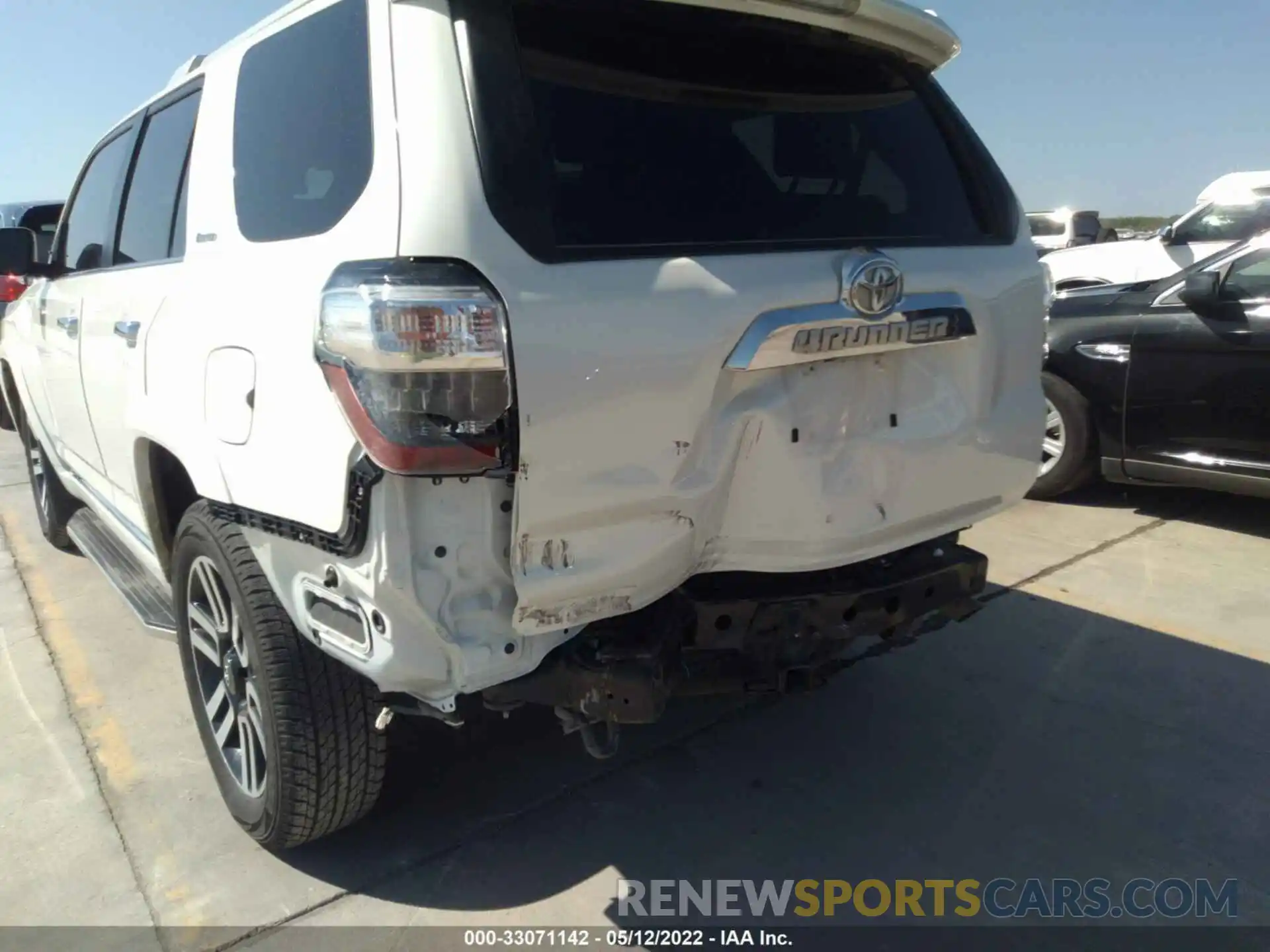 6 Photograph of a damaged car JTEZU5JR3L5223416 TOYOTA 4RUNNER 2020