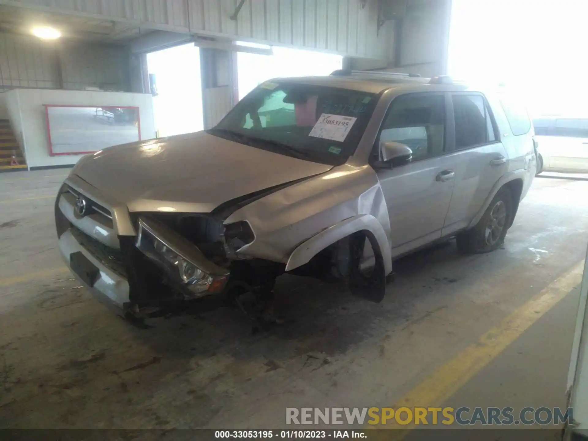 2 Photograph of a damaged car JTEZU5JR4L5215938 TOYOTA 4RUNNER 2020