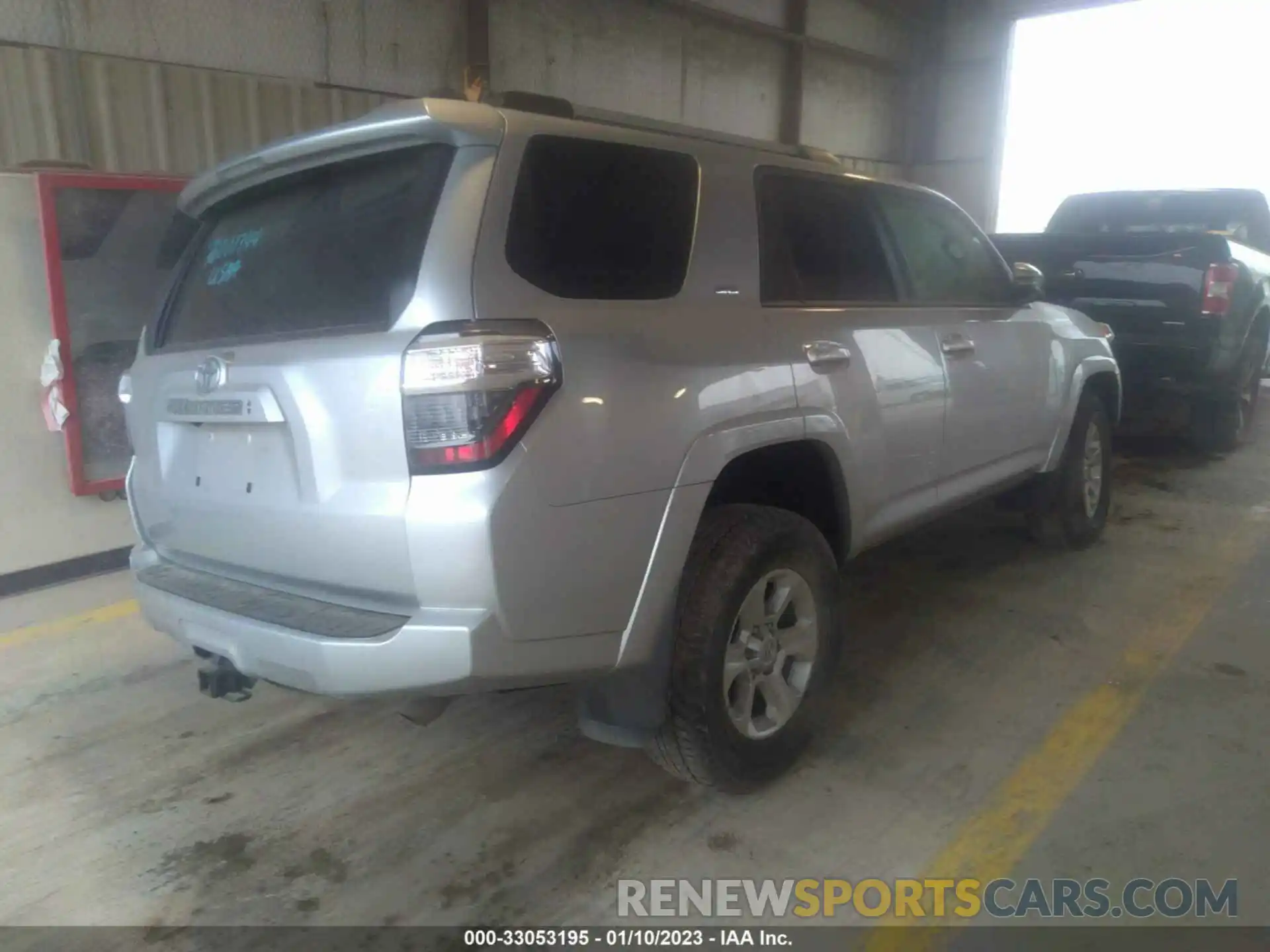 4 Photograph of a damaged car JTEZU5JR4L5215938 TOYOTA 4RUNNER 2020