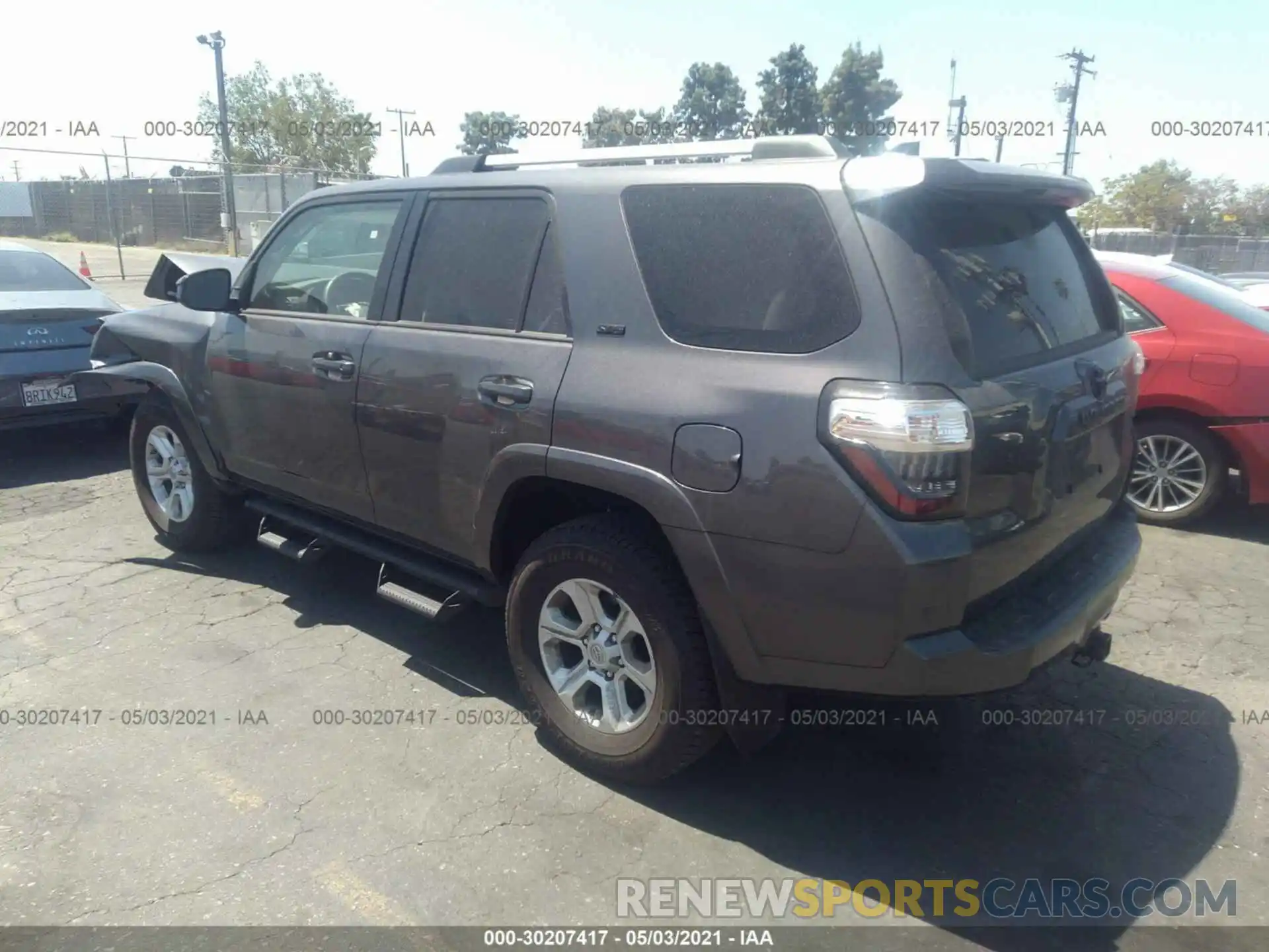 3 Photograph of a damaged car JTEZU5JR4L5225434 TOYOTA 4RUNNER 2020