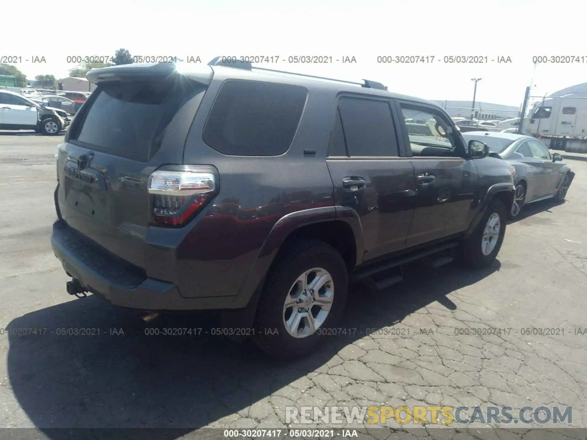 4 Photograph of a damaged car JTEZU5JR4L5225434 TOYOTA 4RUNNER 2020