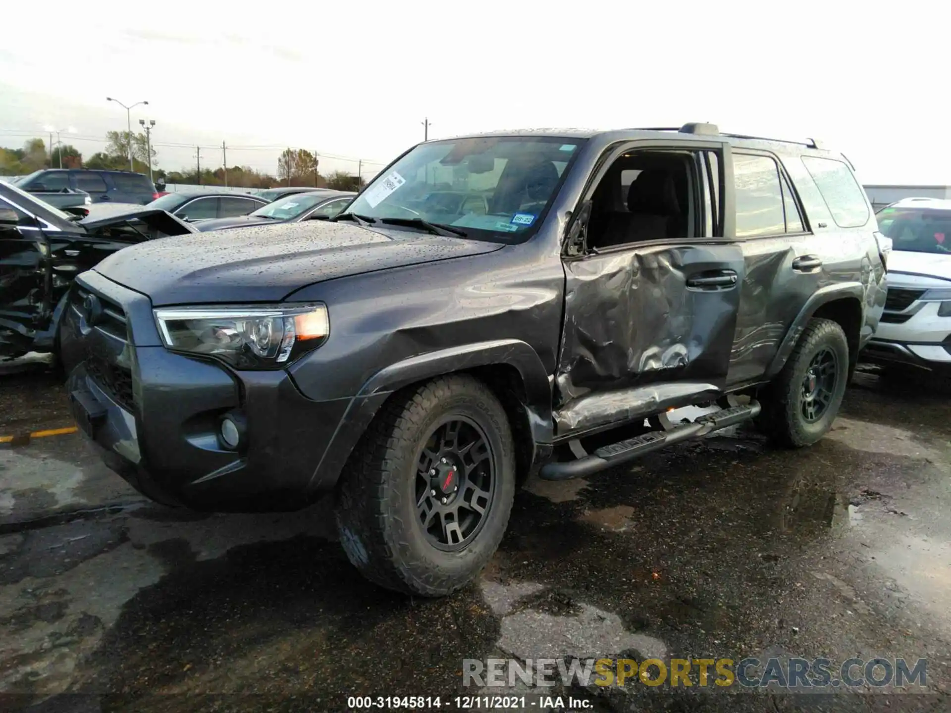 2 Photograph of a damaged car JTEZU5JR4L5226051 TOYOTA 4RUNNER 2020