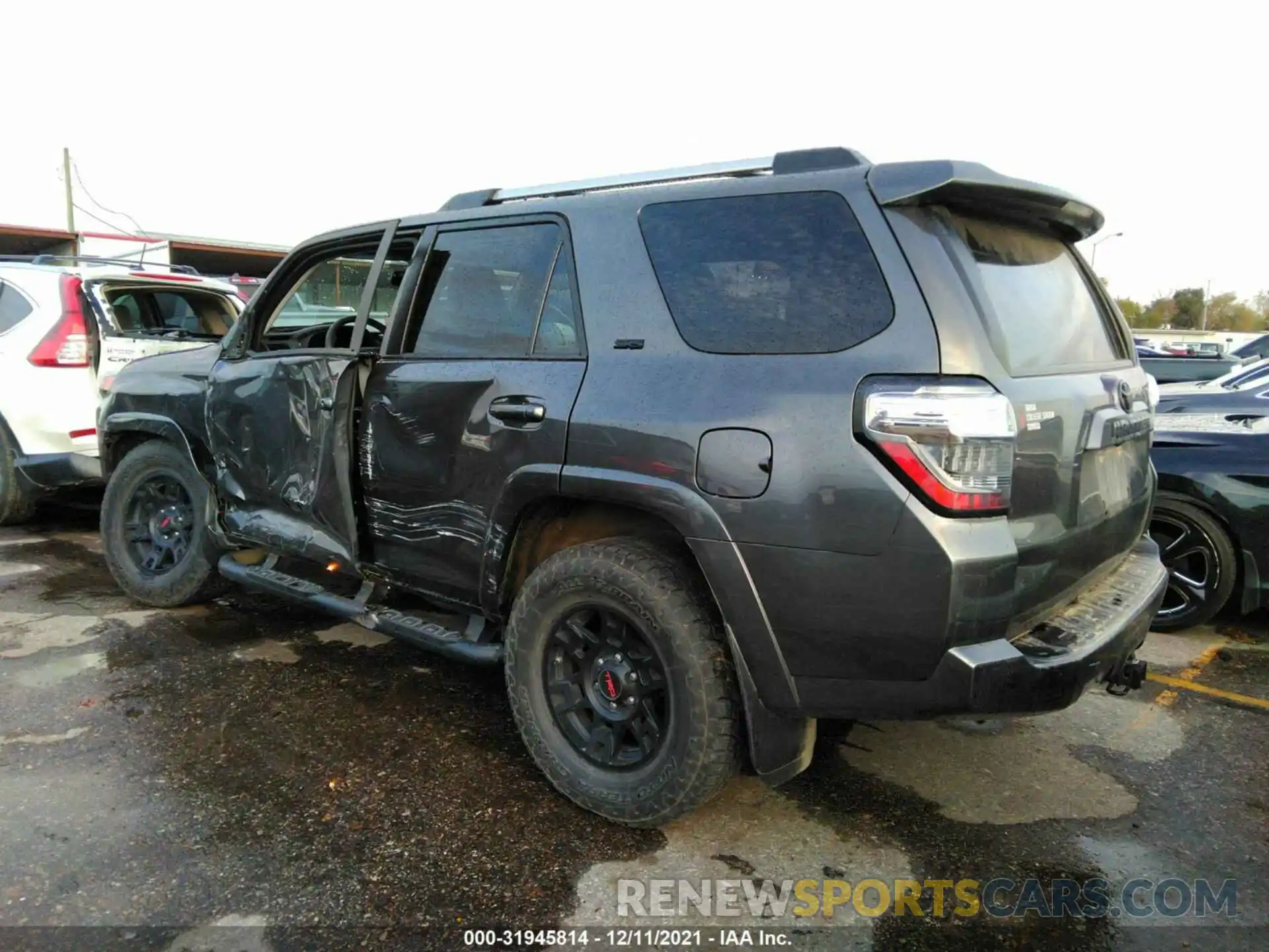 3 Photograph of a damaged car JTEZU5JR4L5226051 TOYOTA 4RUNNER 2020