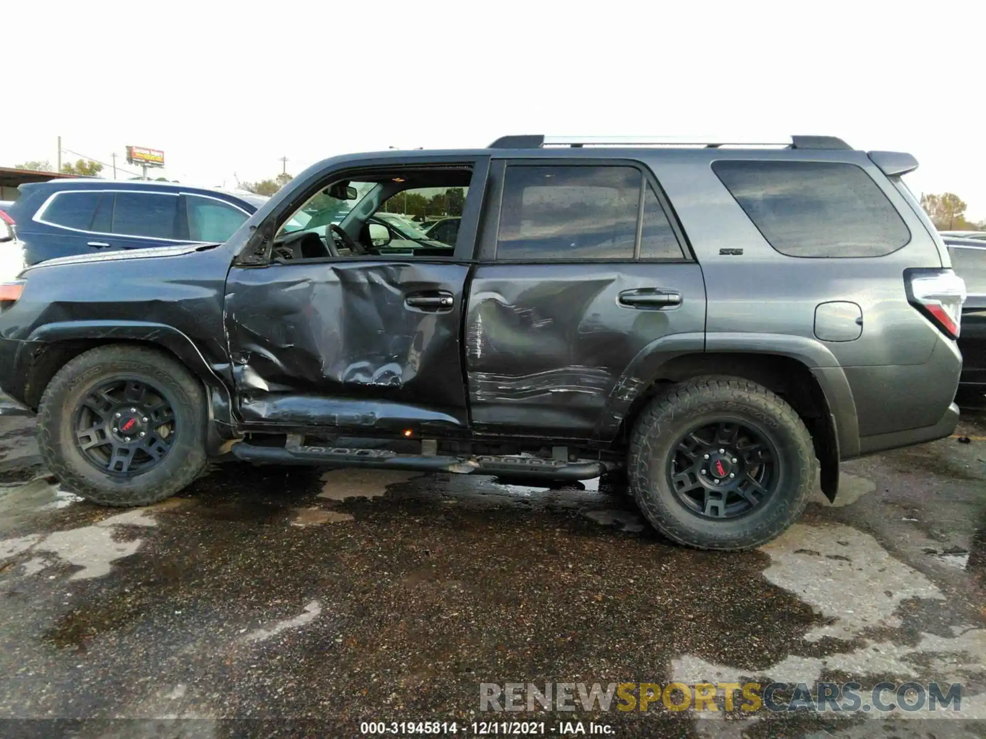 6 Photograph of a damaged car JTEZU5JR4L5226051 TOYOTA 4RUNNER 2020