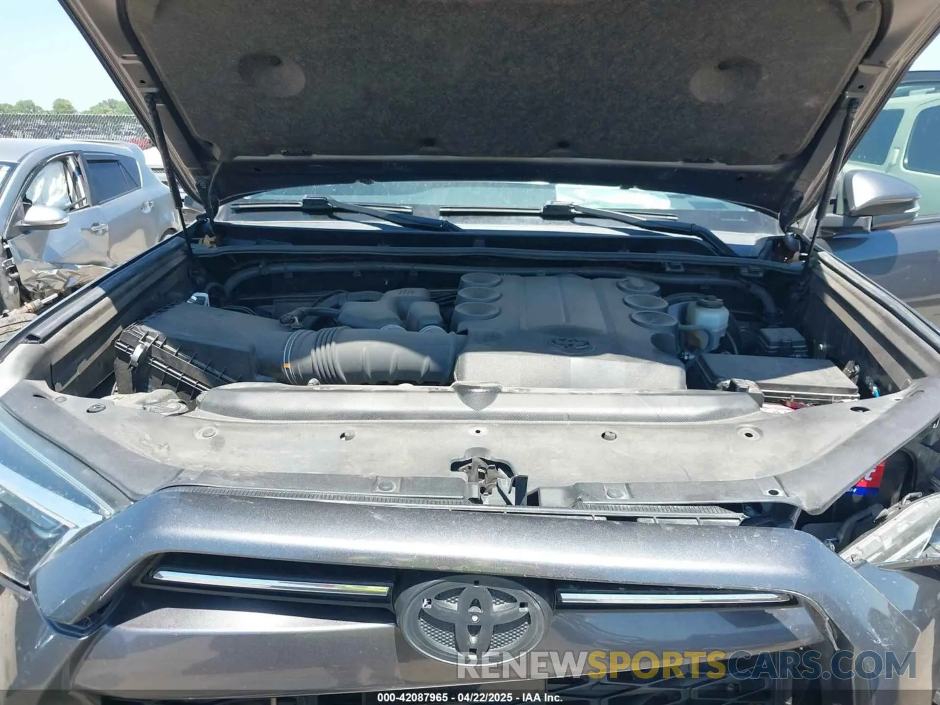 10 Photograph of a damaged car JTEZU5JR4L5226079 TOYOTA 4RUNNER 2020