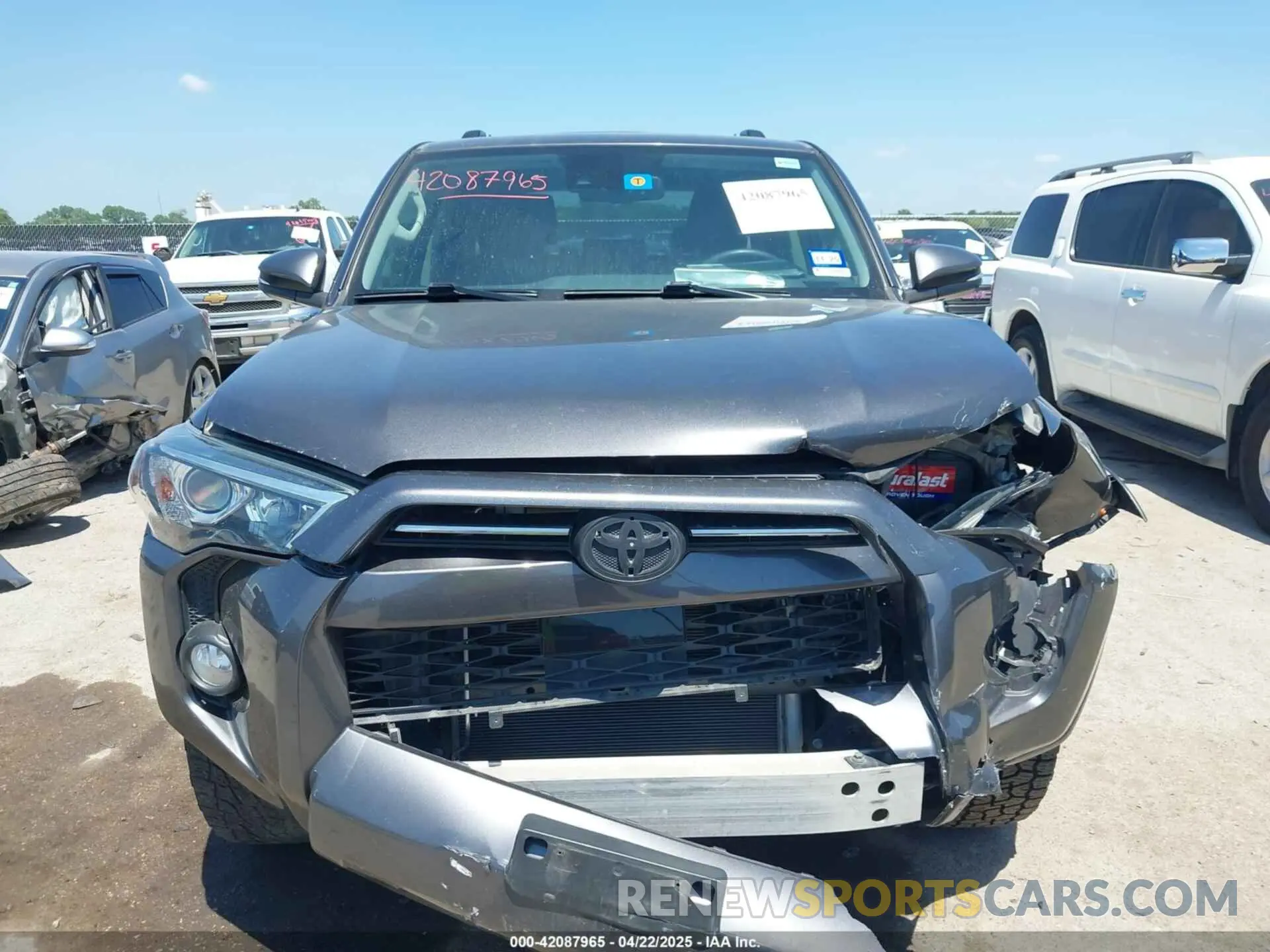 12 Photograph of a damaged car JTEZU5JR4L5226079 TOYOTA 4RUNNER 2020