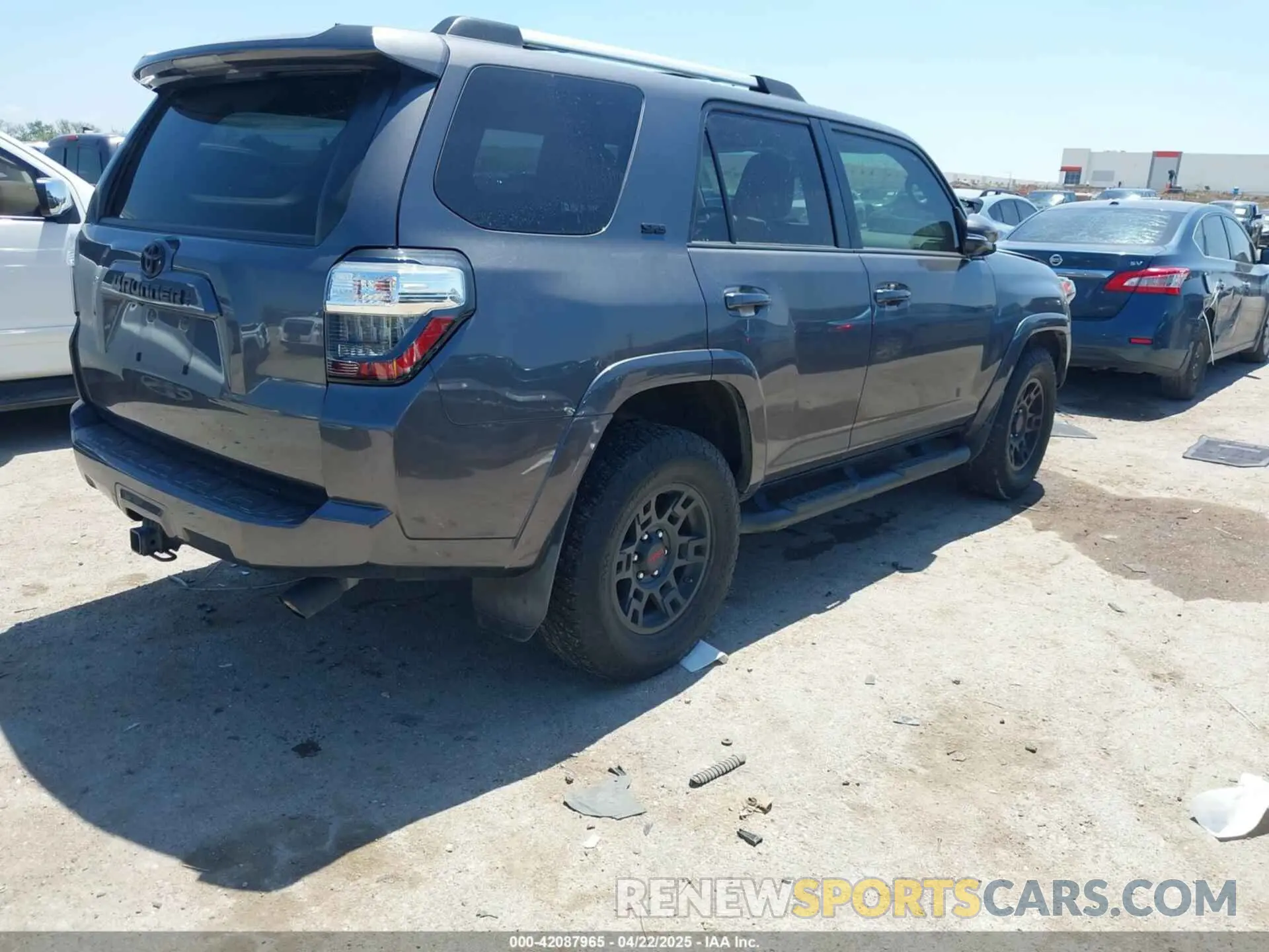 4 Photograph of a damaged car JTEZU5JR4L5226079 TOYOTA 4RUNNER 2020