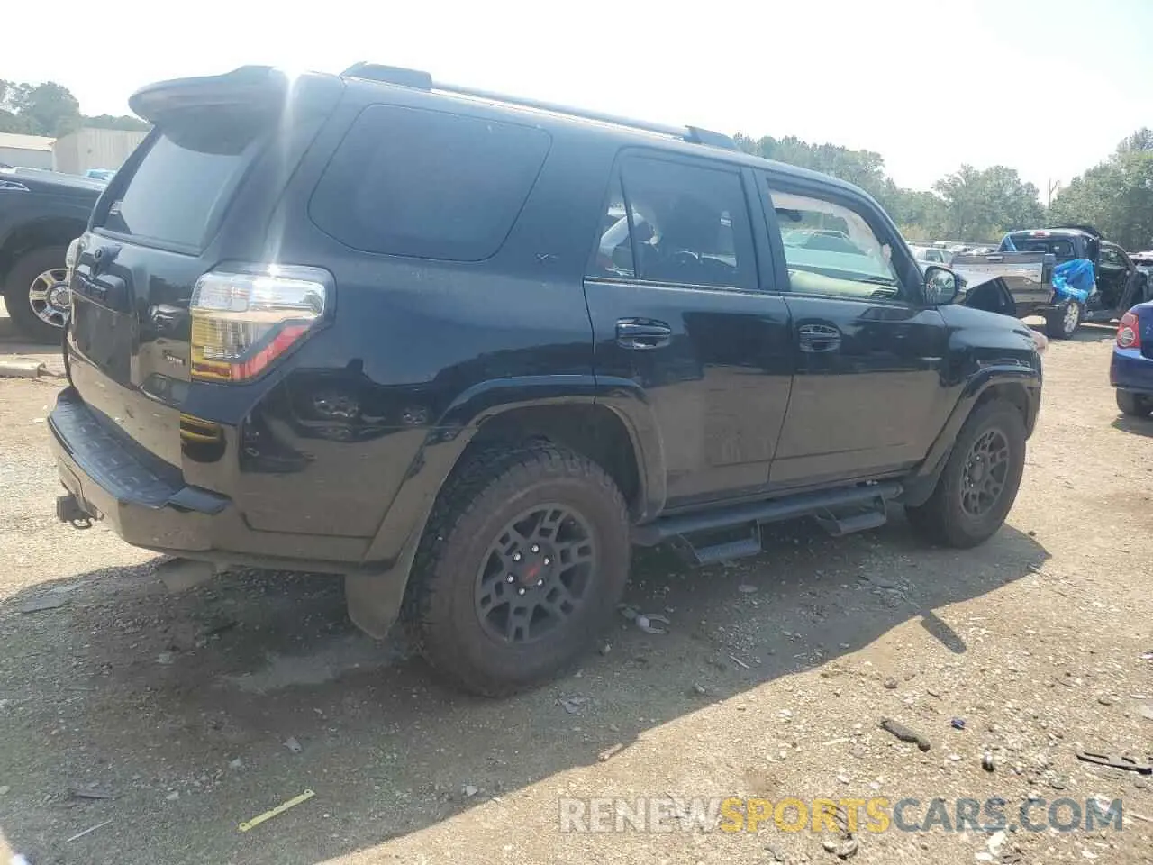 3 Photograph of a damaged car JTEZU5JR4L5226339 TOYOTA 4RUNNER 2020