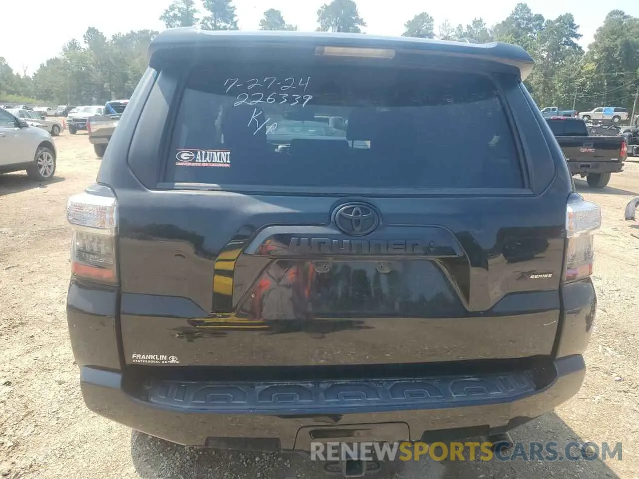 6 Photograph of a damaged car JTEZU5JR4L5226339 TOYOTA 4RUNNER 2020