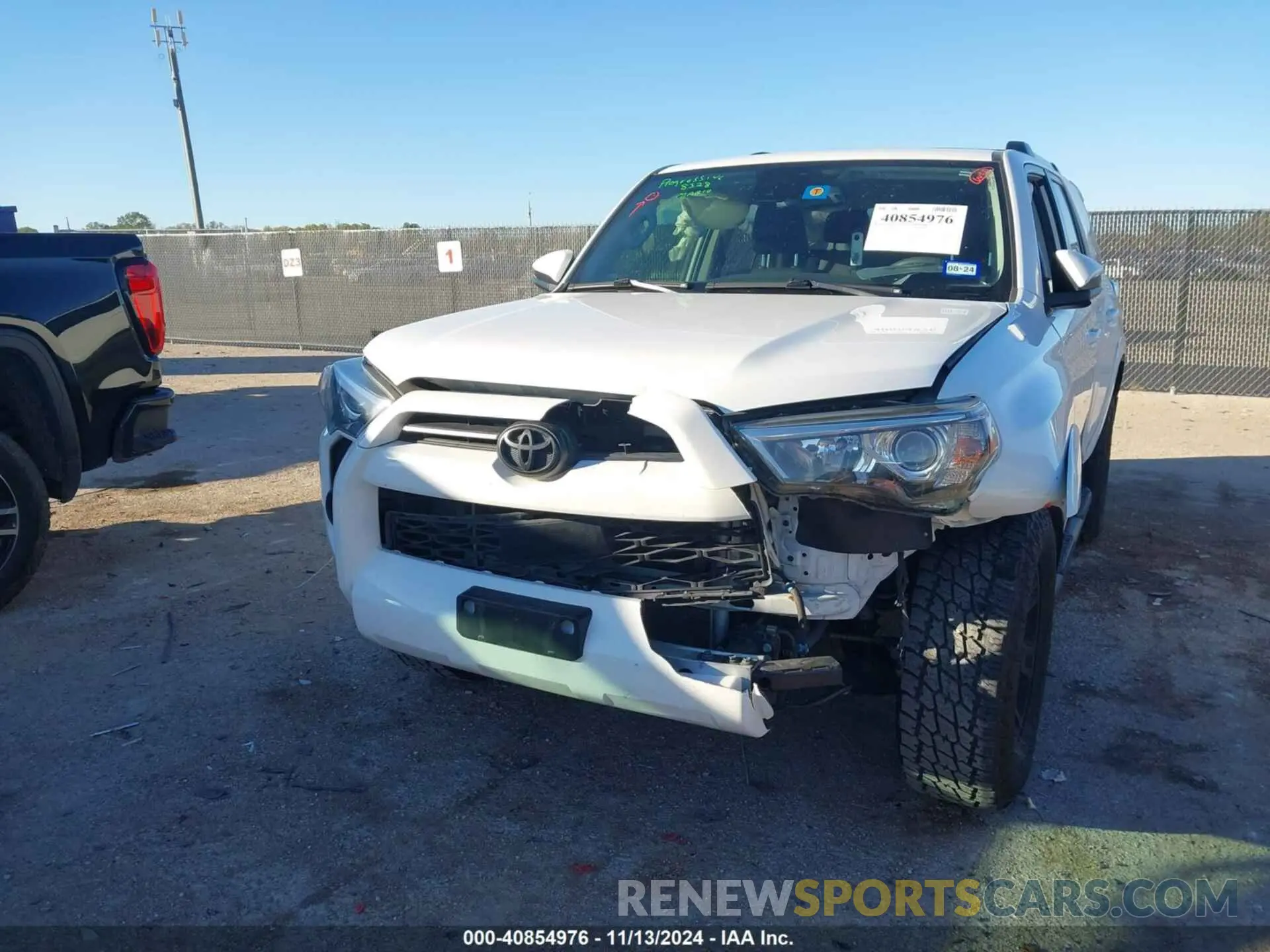 2 Photograph of a damaged car JTEZU5JR4L5226583 TOYOTA 4RUNNER 2020