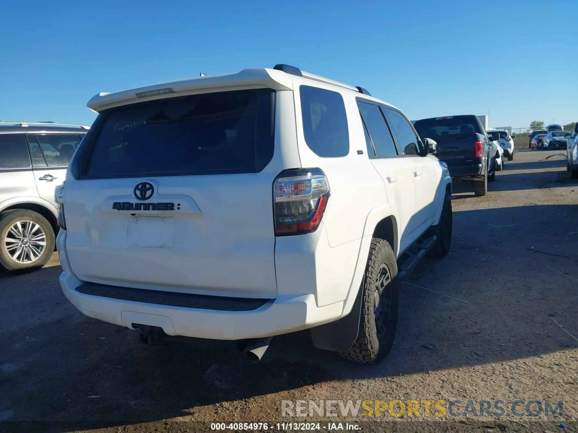4 Photograph of a damaged car JTEZU5JR4L5226583 TOYOTA 4RUNNER 2020