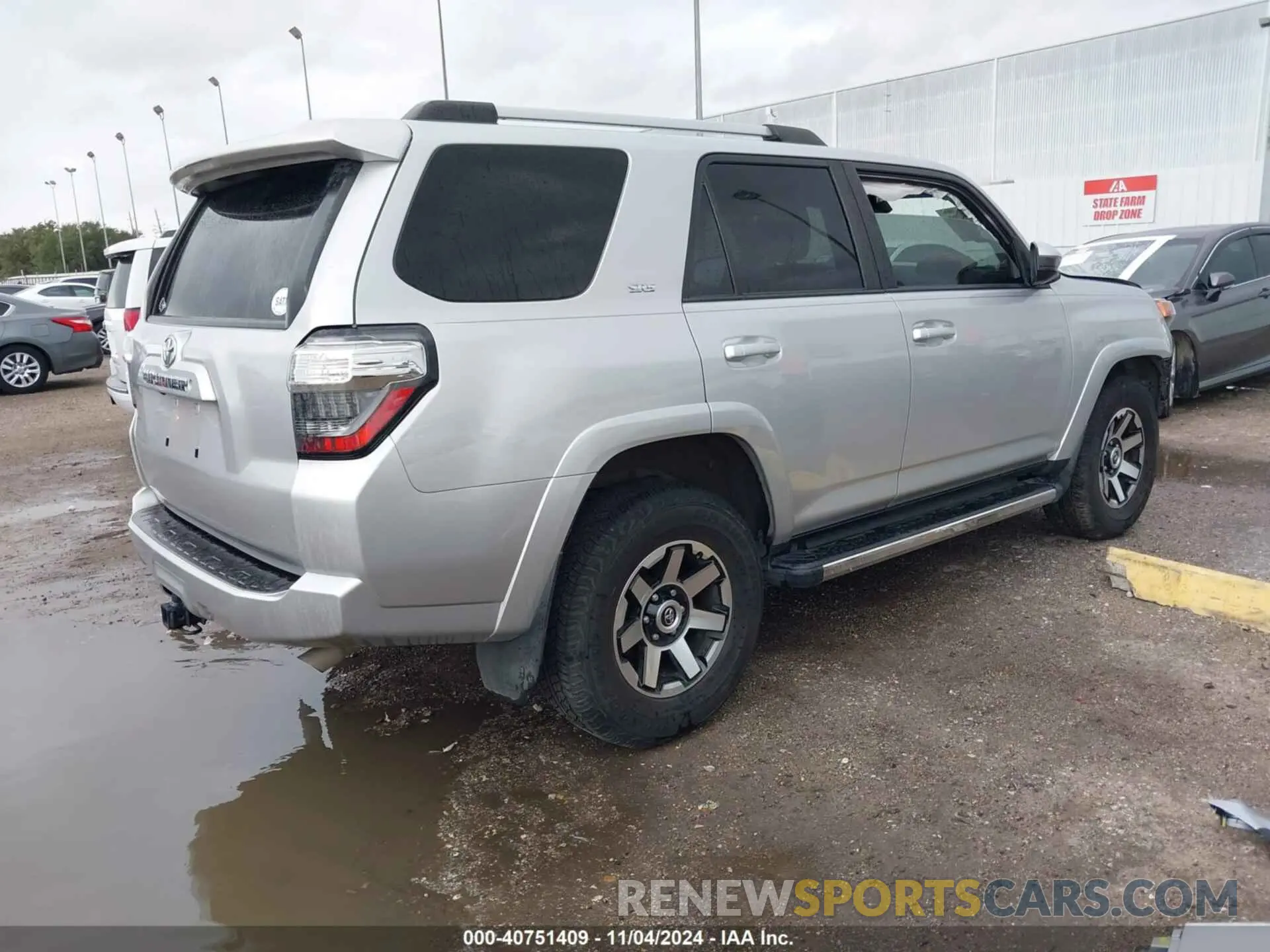 4 Photograph of a damaged car JTEZU5JR4L5227491 TOYOTA 4RUNNER 2020
