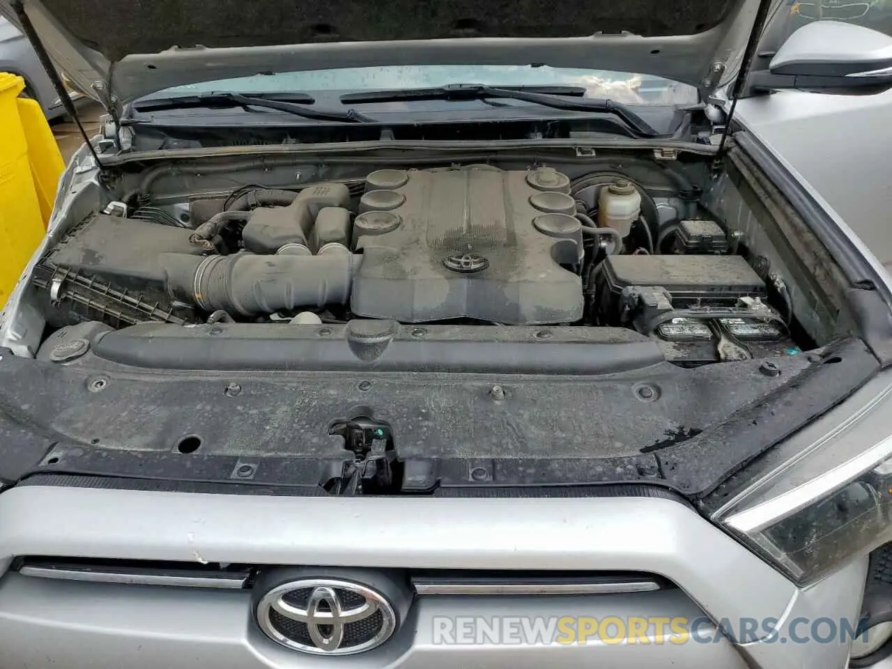 12 Photograph of a damaged car JTEZU5JR5L5214264 TOYOTA 4RUNNER 2020