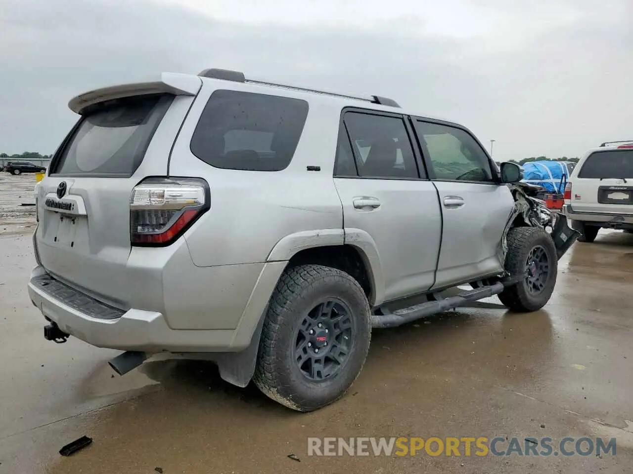 3 Photograph of a damaged car JTEZU5JR5L5214264 TOYOTA 4RUNNER 2020