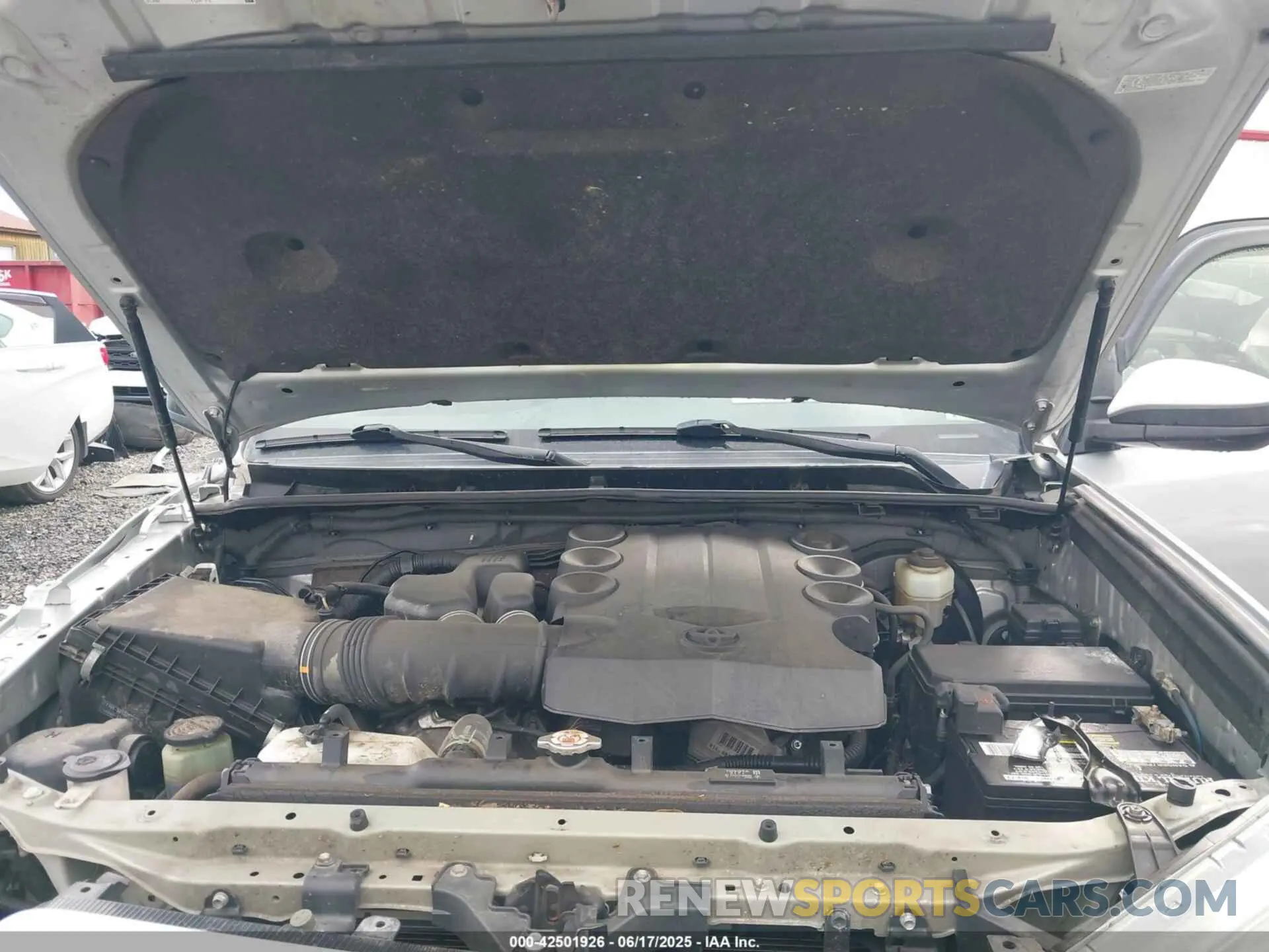 10 Photograph of a damaged car JTEZU5JR5L5214622 TOYOTA 4RUNNER 2020