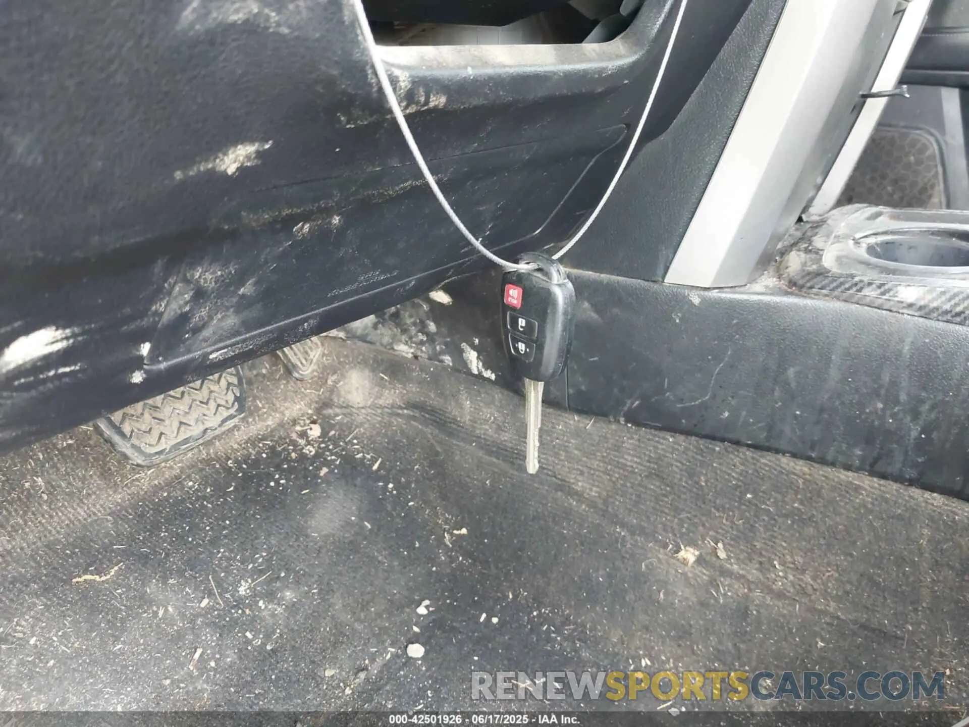 11 Photograph of a damaged car JTEZU5JR5L5214622 TOYOTA 4RUNNER 2020