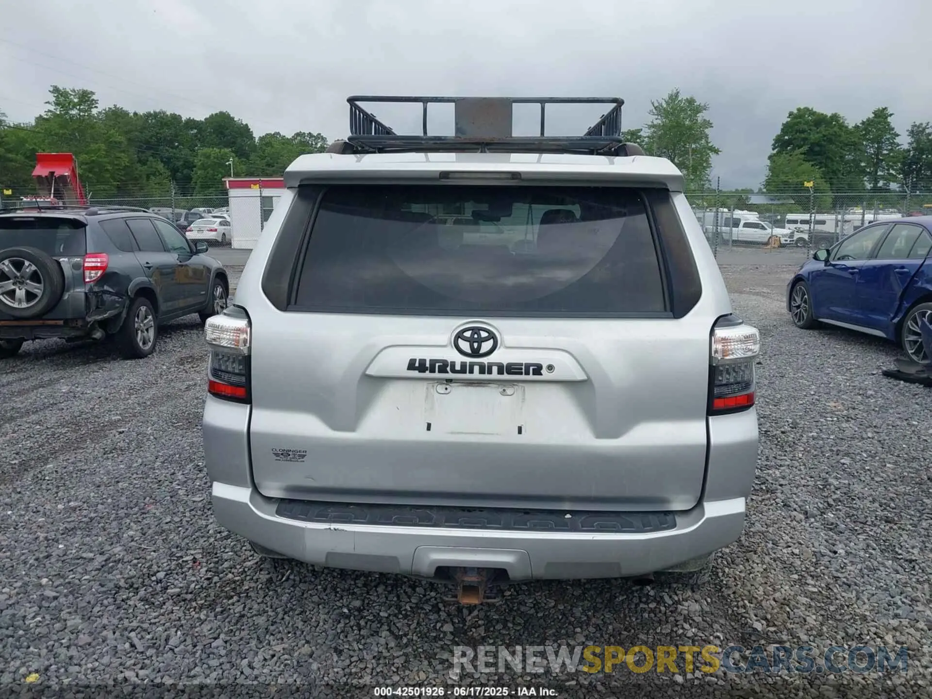 17 Photograph of a damaged car JTEZU5JR5L5214622 TOYOTA 4RUNNER 2020