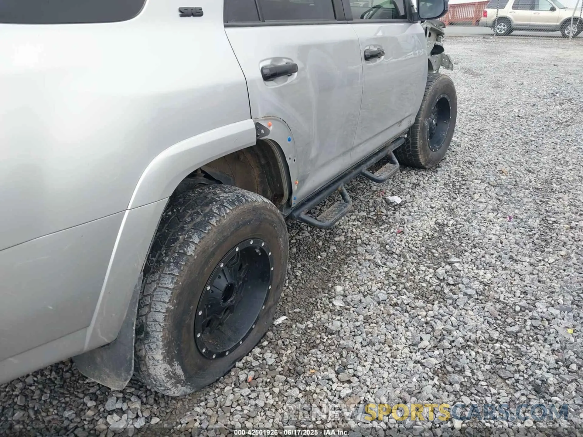 18 Photograph of a damaged car JTEZU5JR5L5214622 TOYOTA 4RUNNER 2020