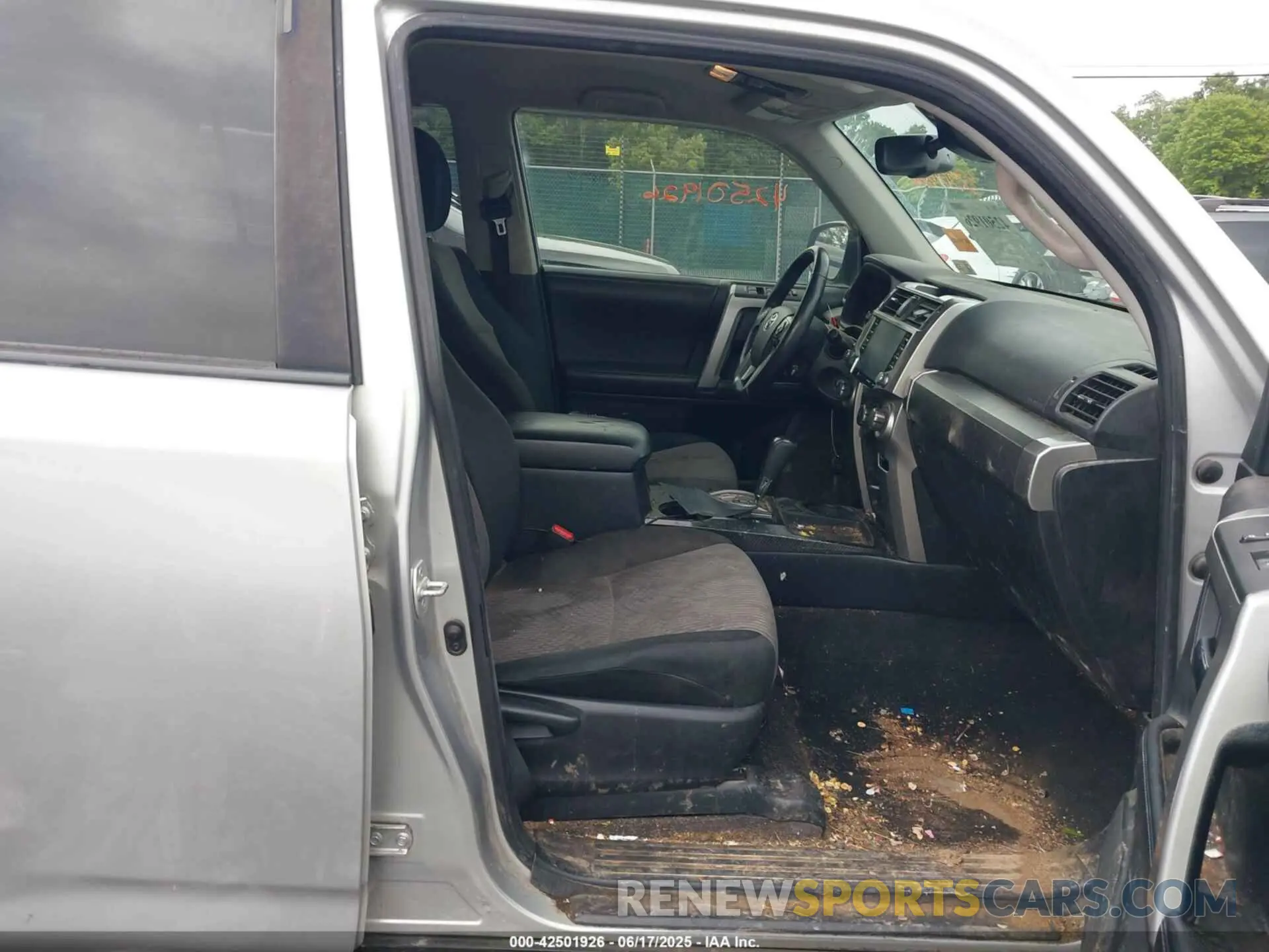 5 Photograph of a damaged car JTEZU5JR5L5214622 TOYOTA 4RUNNER 2020