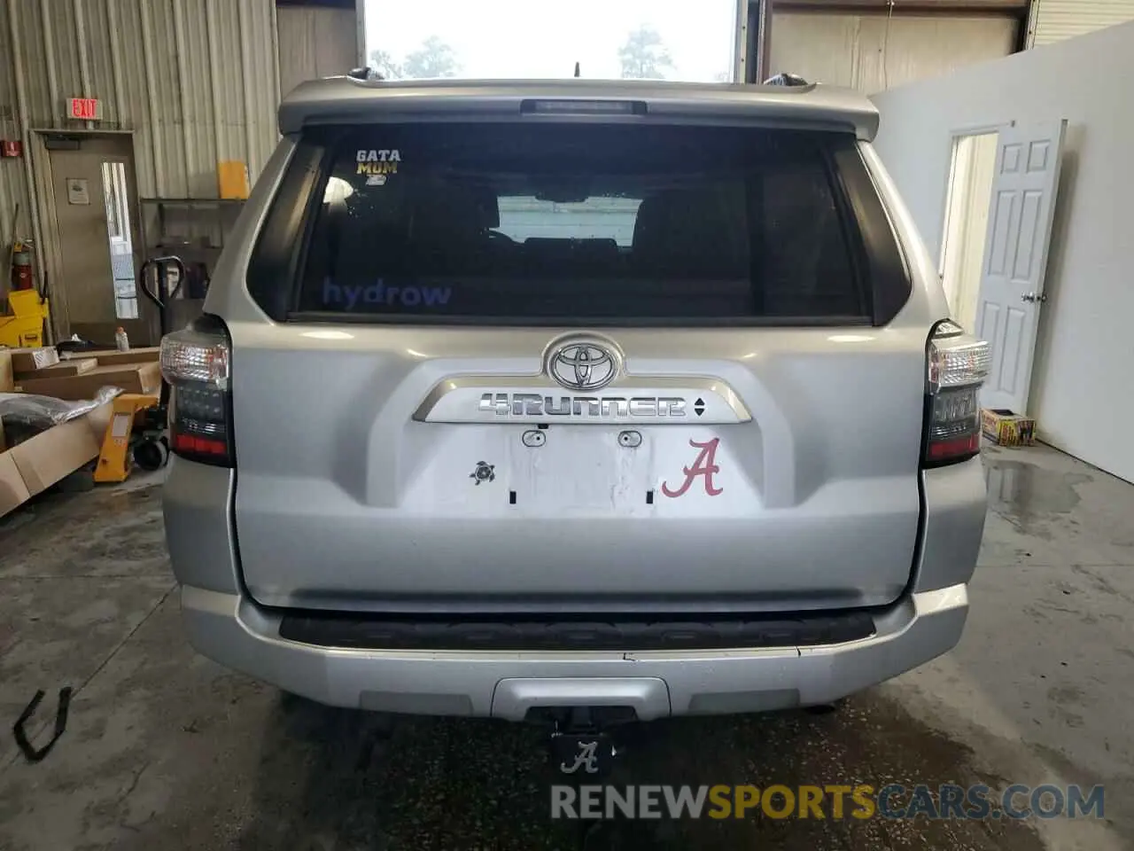 6 Photograph of a damaged car JTEZU5JR6L5217299 TOYOTA 4RUNNER 2020