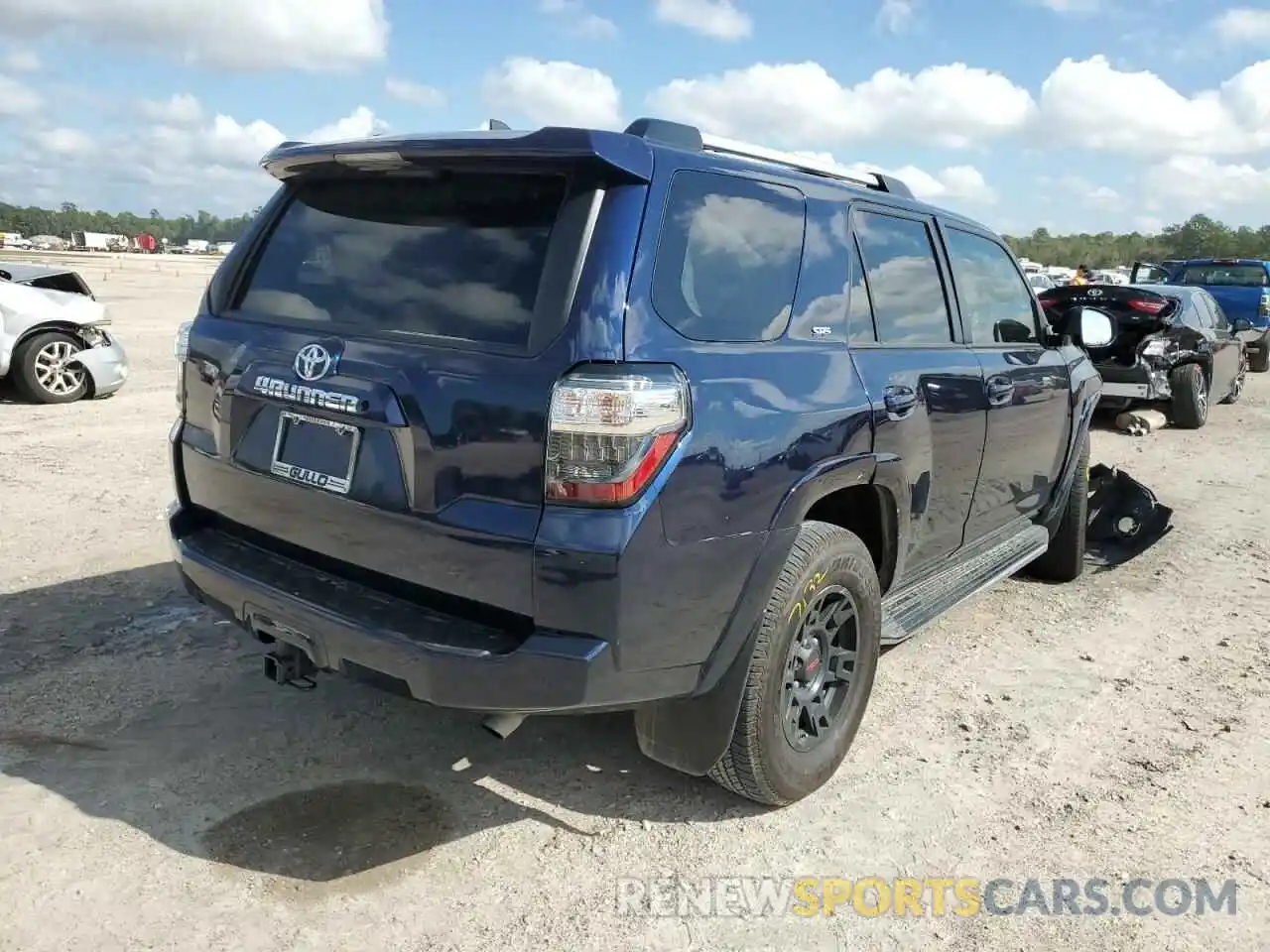 4 Photograph of a damaged car JTEZU5JR6L5218355 TOYOTA 4RUNNER 2020