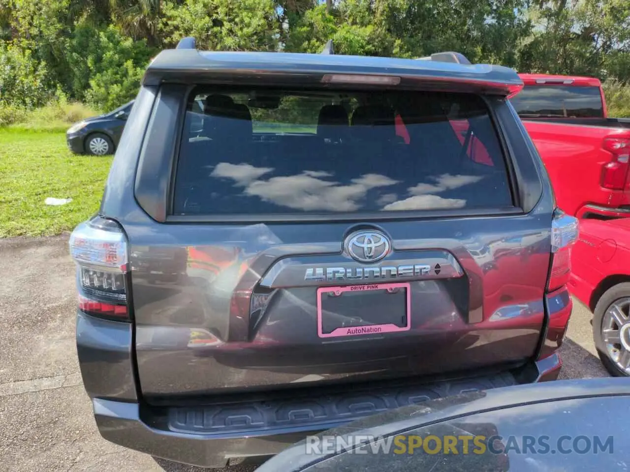 6 Photograph of a damaged car JTEZU5JR6L5224219 TOYOTA 4RUNNER 2020