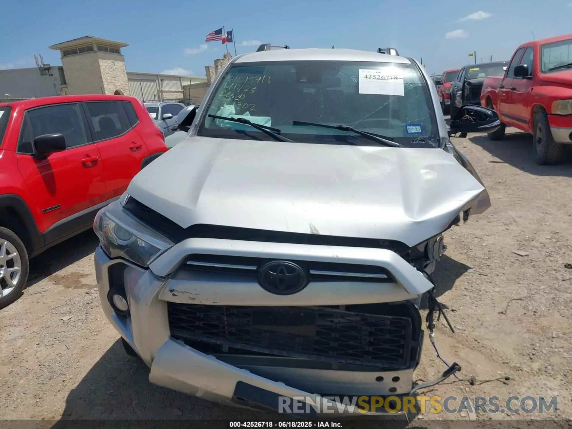 12 Photograph of a damaged car JTEZU5JR6L5224902 TOYOTA 4RUNNER 2020