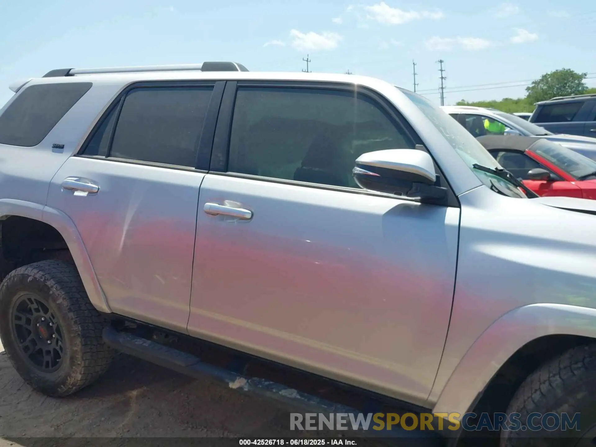 13 Photograph of a damaged car JTEZU5JR6L5224902 TOYOTA 4RUNNER 2020