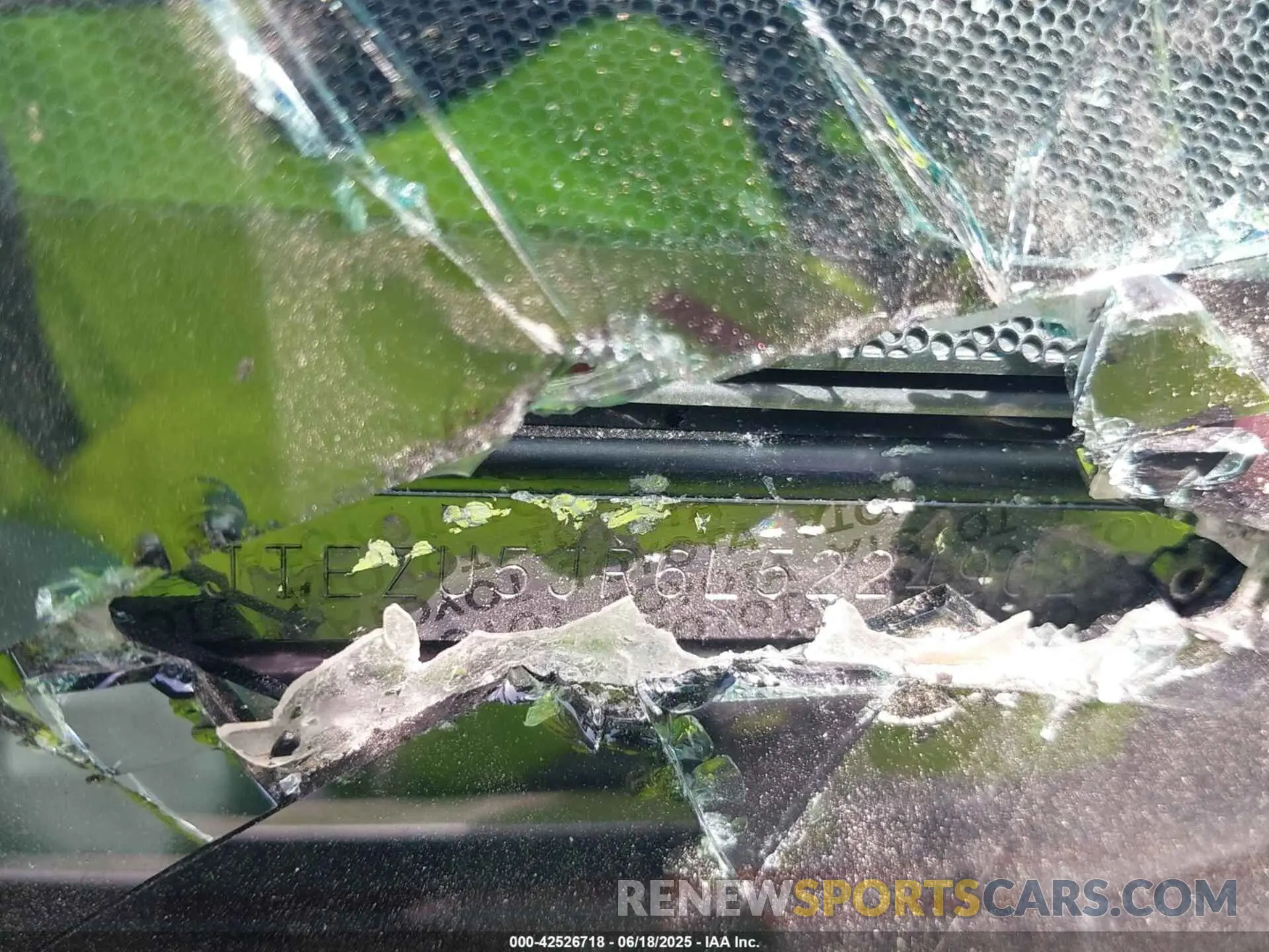 9 Photograph of a damaged car JTEZU5JR6L5224902 TOYOTA 4RUNNER 2020