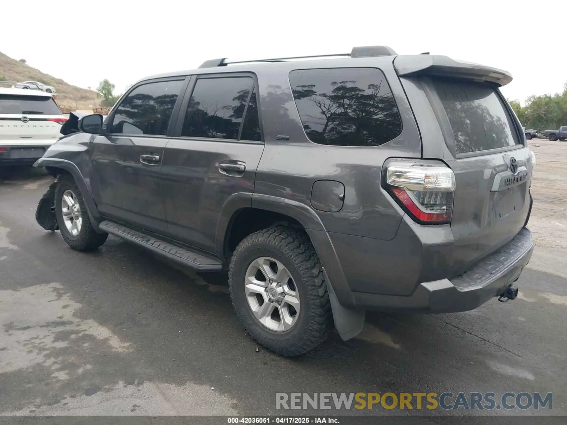 3 Photograph of a damaged car JTEZU5JR6L5225631 TOYOTA 4RUNNER 2020