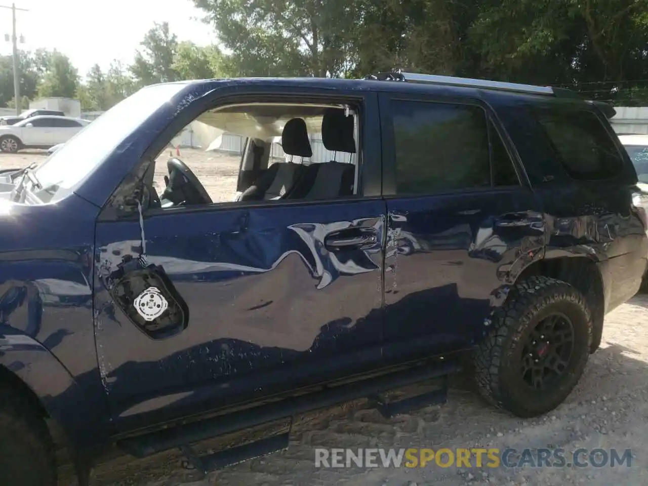 9 Photograph of a damaged car JTEZU5JR7L5217358 TOYOTA 4RUNNER 2020