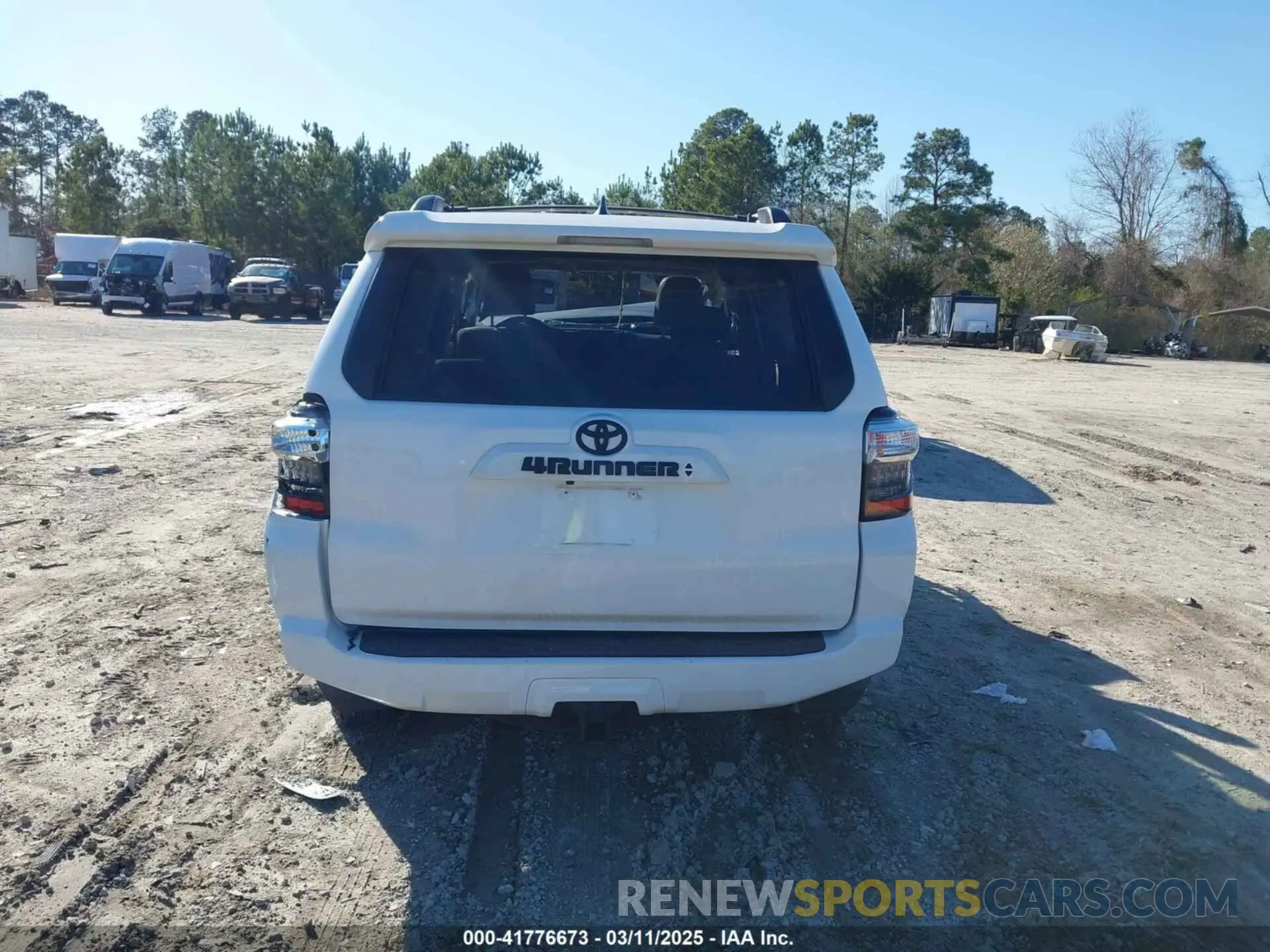 17 Photograph of a damaged car JTEZU5JR7L5225962 TOYOTA 4RUNNER 2020
