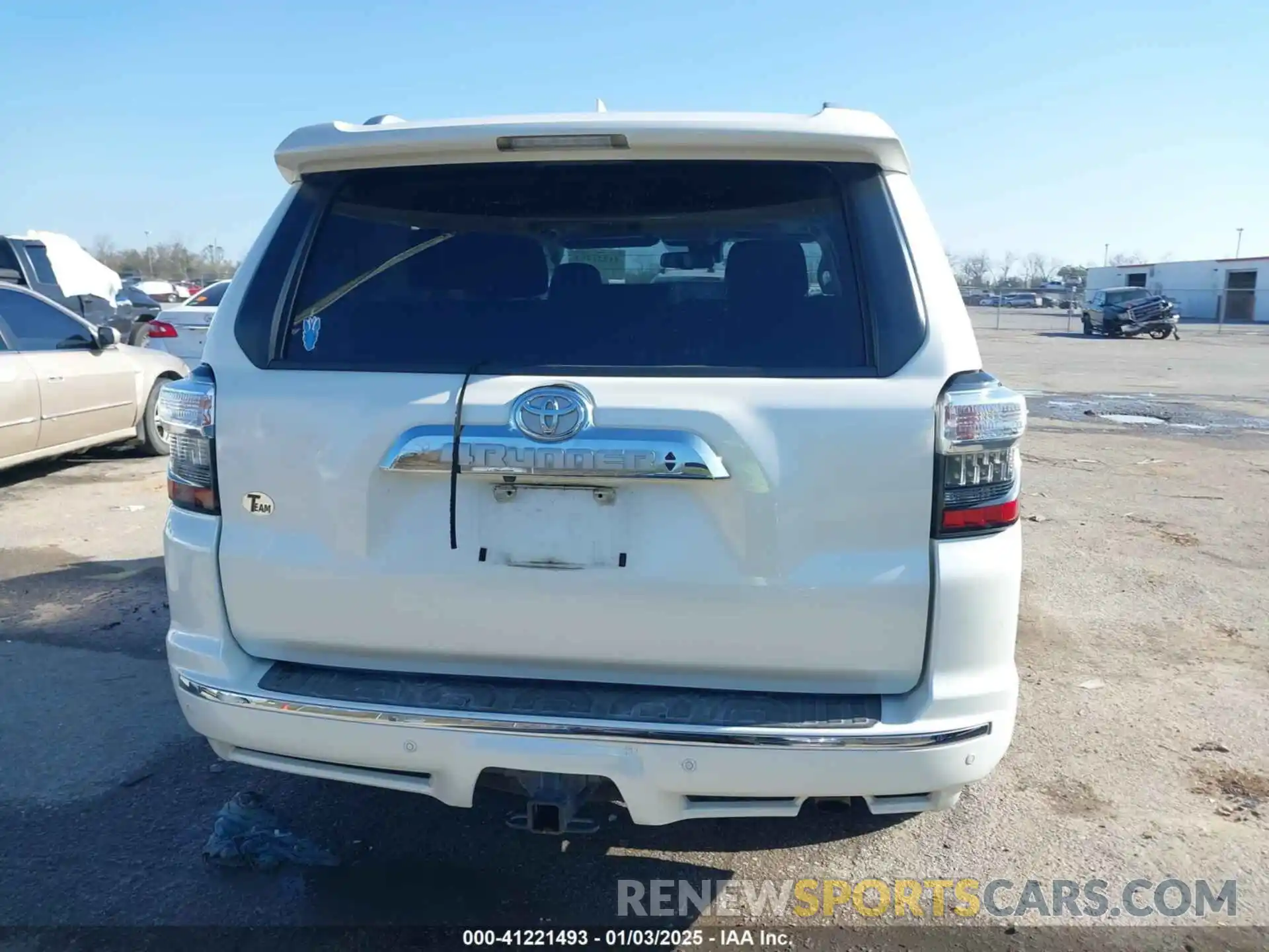 16 Photograph of a damaged car JTEZU5JR8L5214274 TOYOTA 4RUNNER 2020