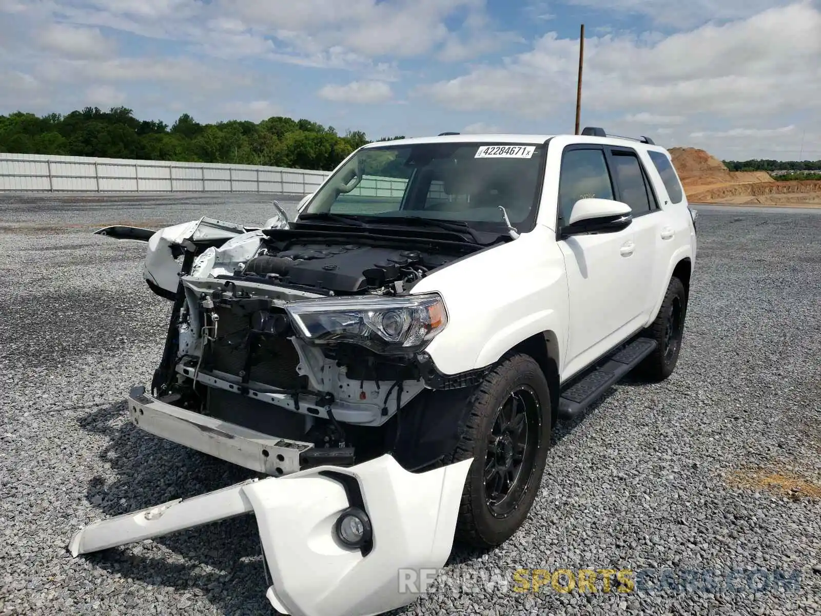 2 Photograph of a damaged car JTEZU5JR8L5214503 TOYOTA 4RUNNER 2020