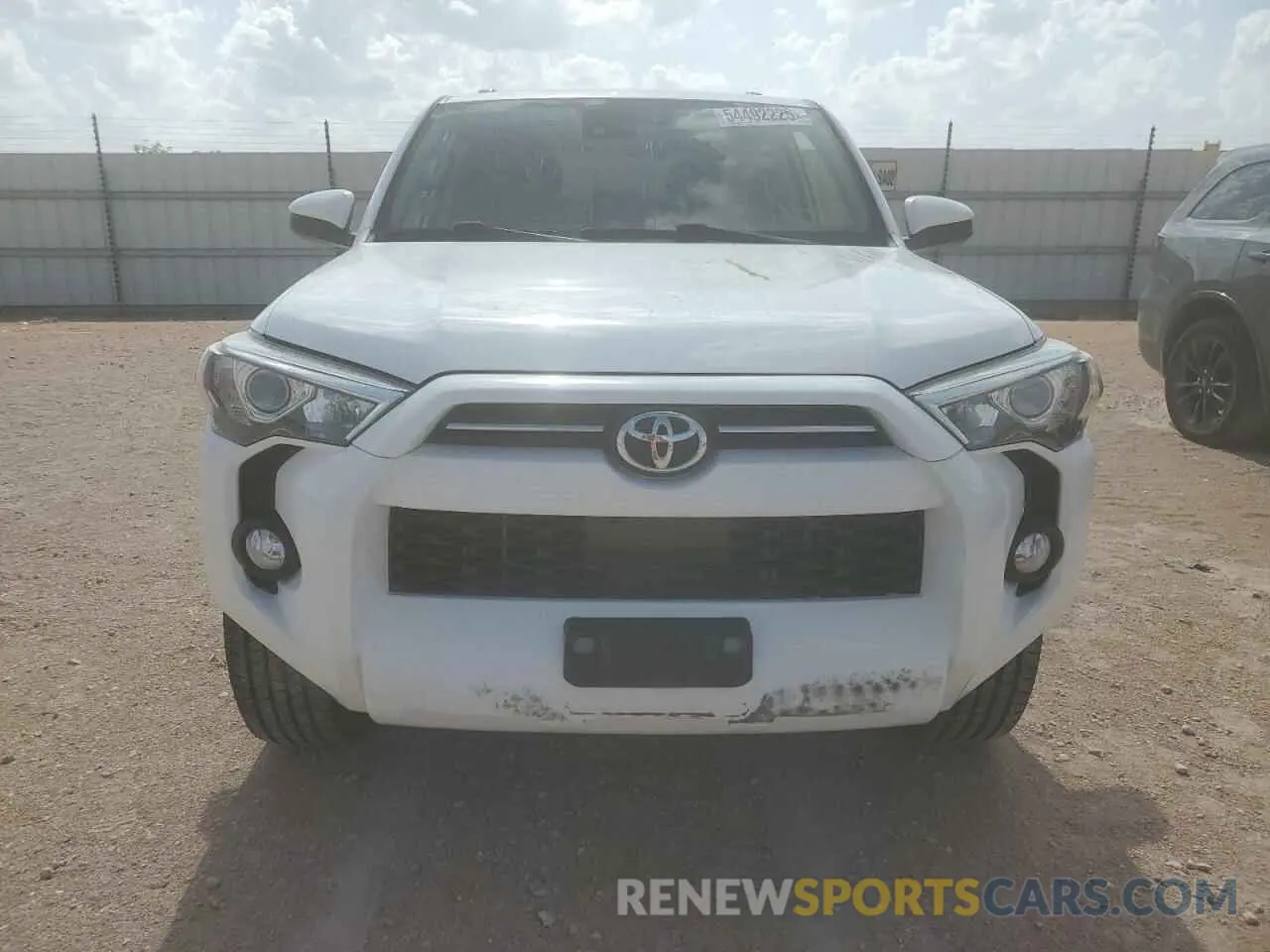 5 Photograph of a damaged car JTEZU5JR8L5218860 TOYOTA 4RUNNER 2020