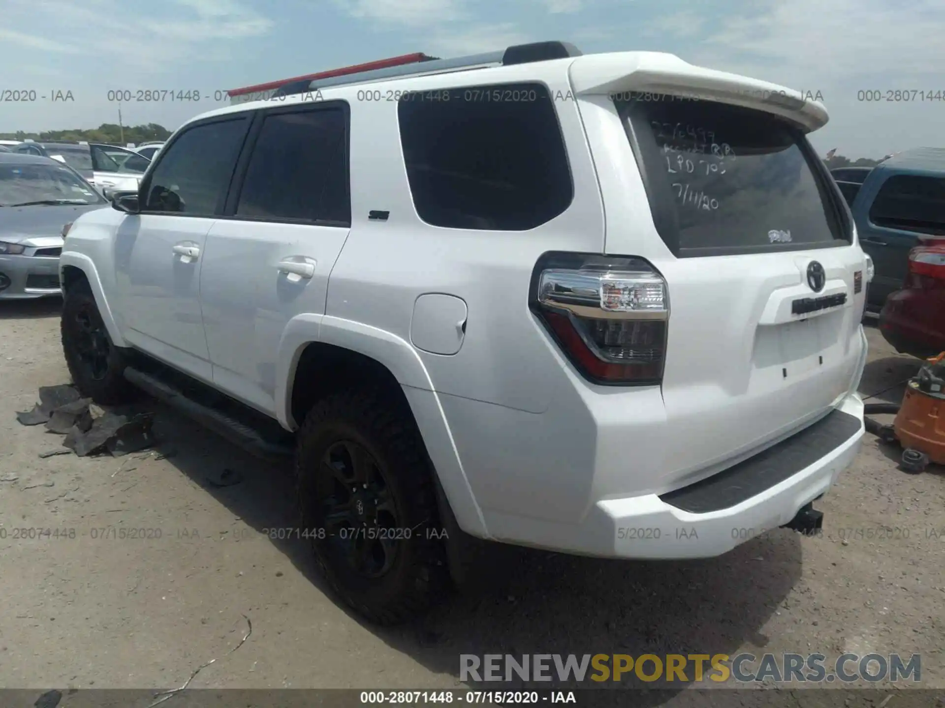 3 Photograph of a damaged car JTEZU5JR8L5221032 TOYOTA 4RUNNER 2020