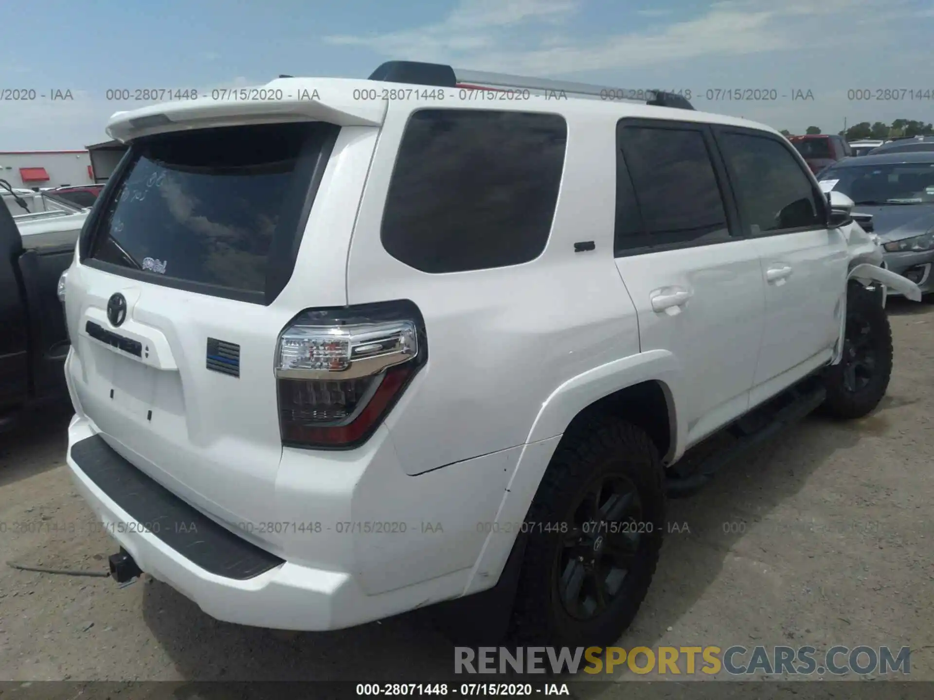 4 Photograph of a damaged car JTEZU5JR8L5221032 TOYOTA 4RUNNER 2020